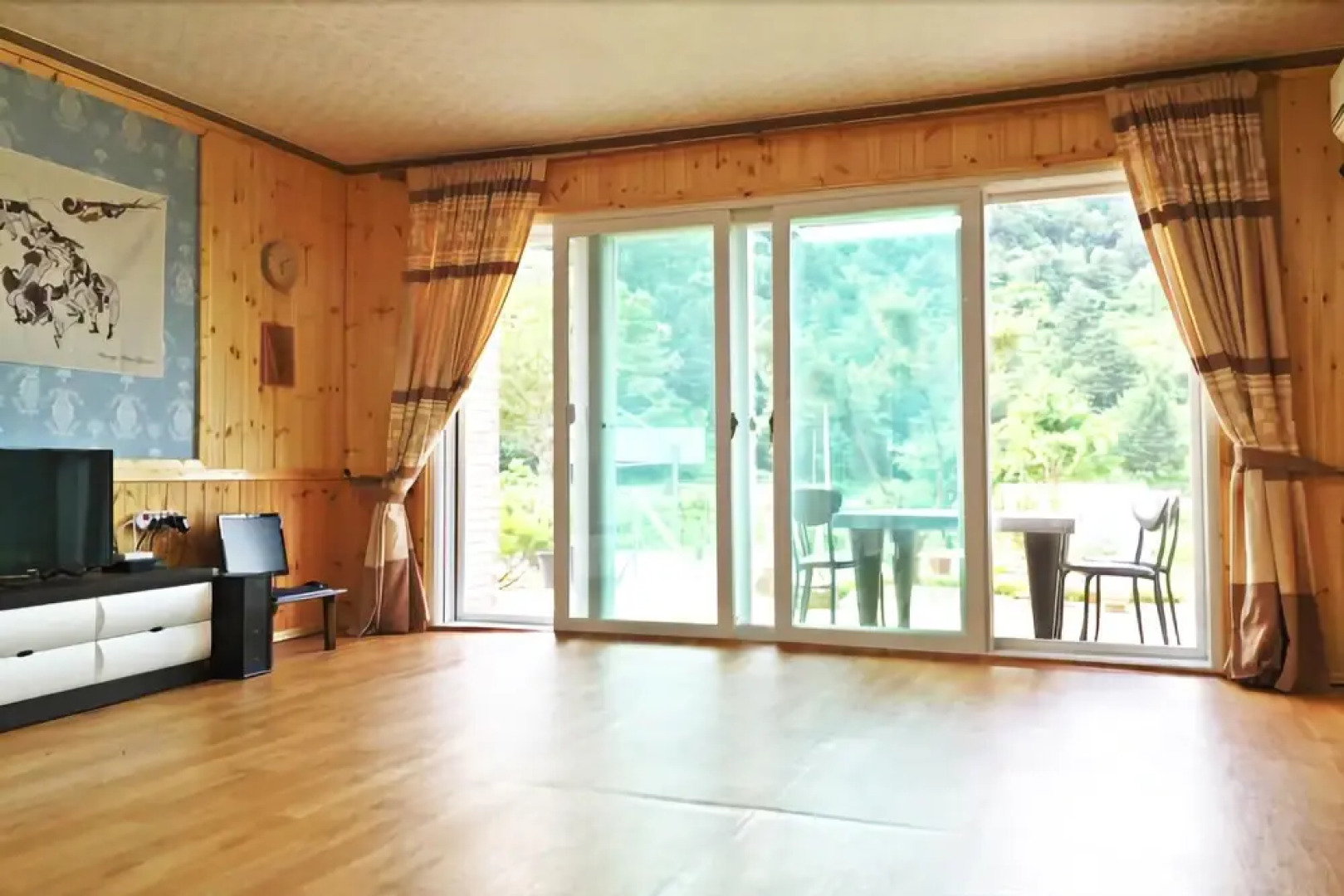 Hwacheon Mountain Water Smell the Smell of Ocher Pension