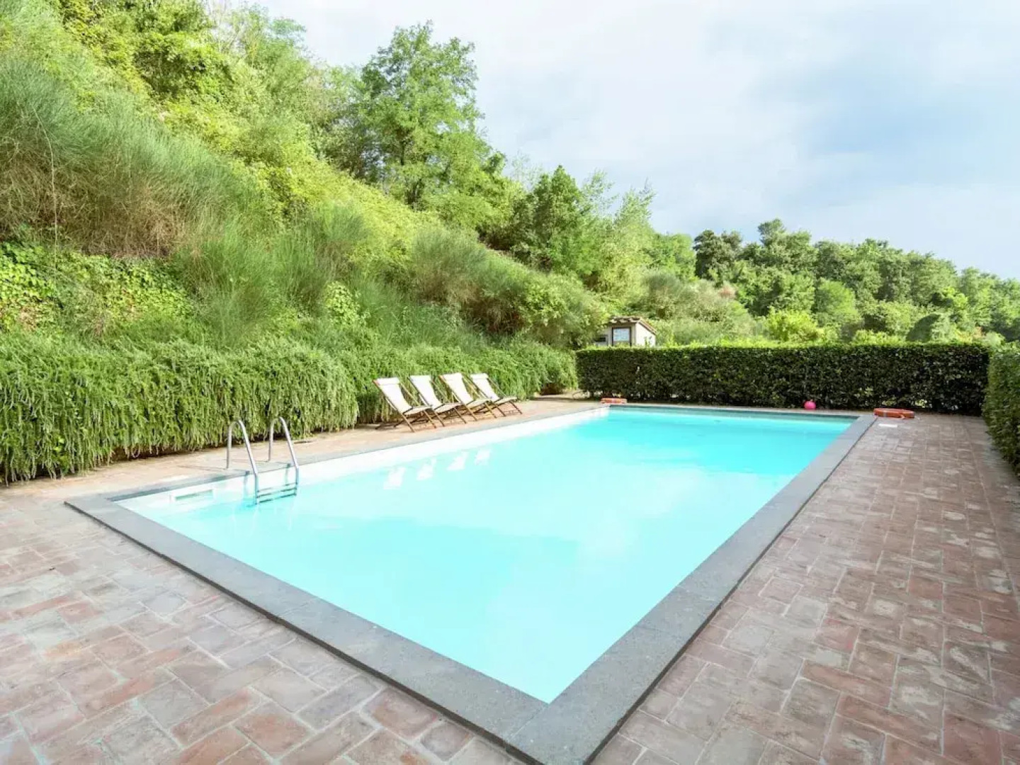 Villa in Rome With Pool & Garden