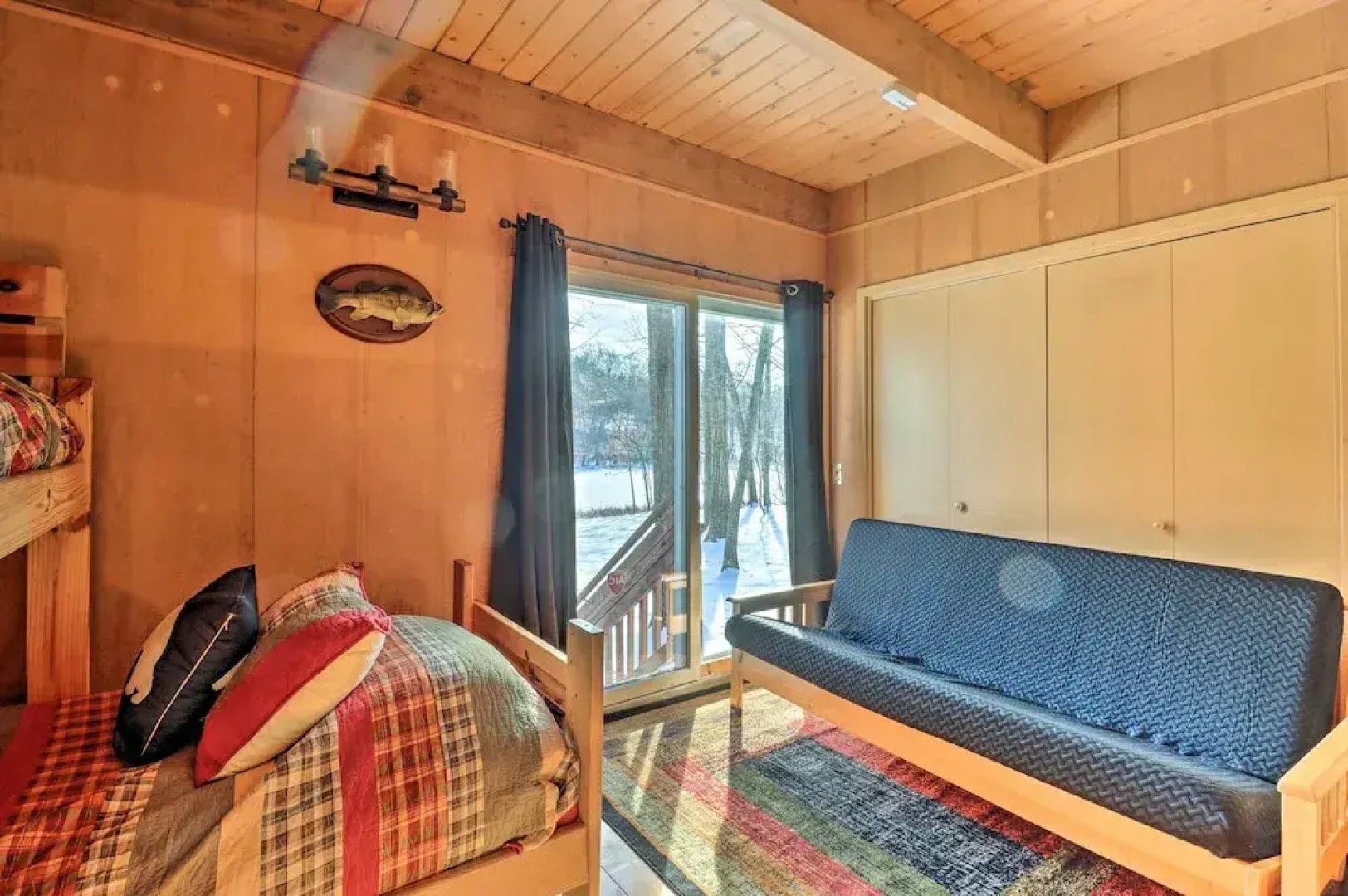 Fire Pit & Grill: Lakefront Poconos Cottage!