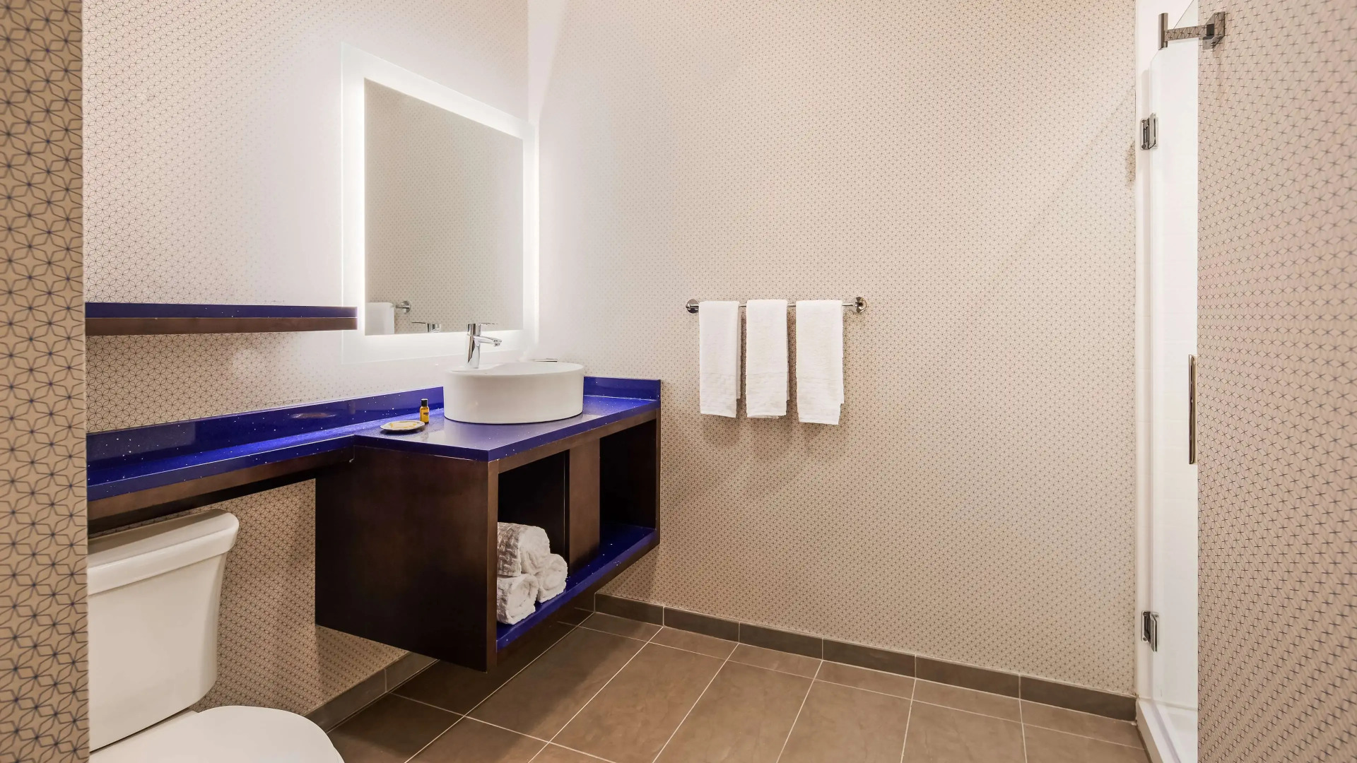 GLō Best Western Dallas South DeSoto