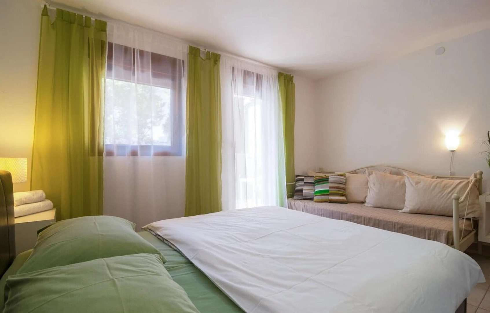 Beautiful Home in Mudri Dolac With Sauna, Wifi and 4 Bedrooms