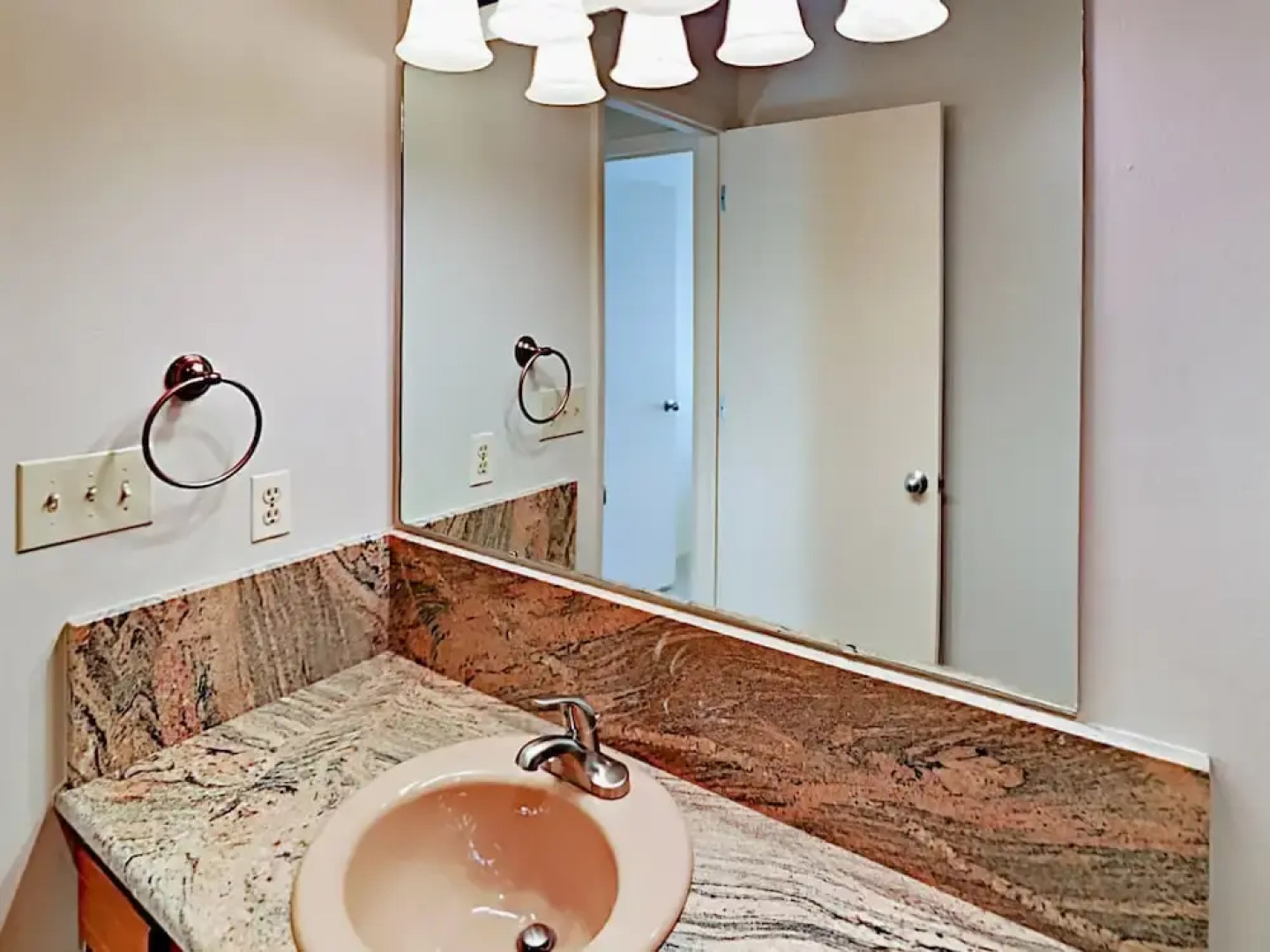 22 Wellington Ln Condo Unit 1