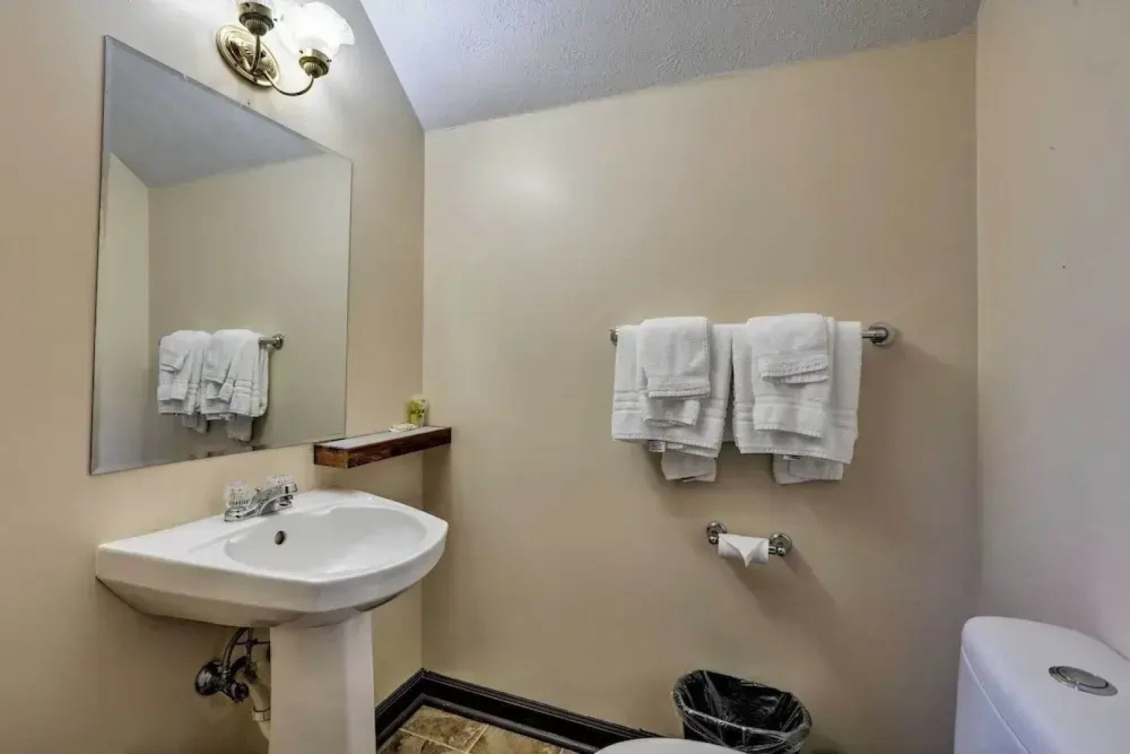 Burkesville Apt w/ Deck, Views & Pool Access!