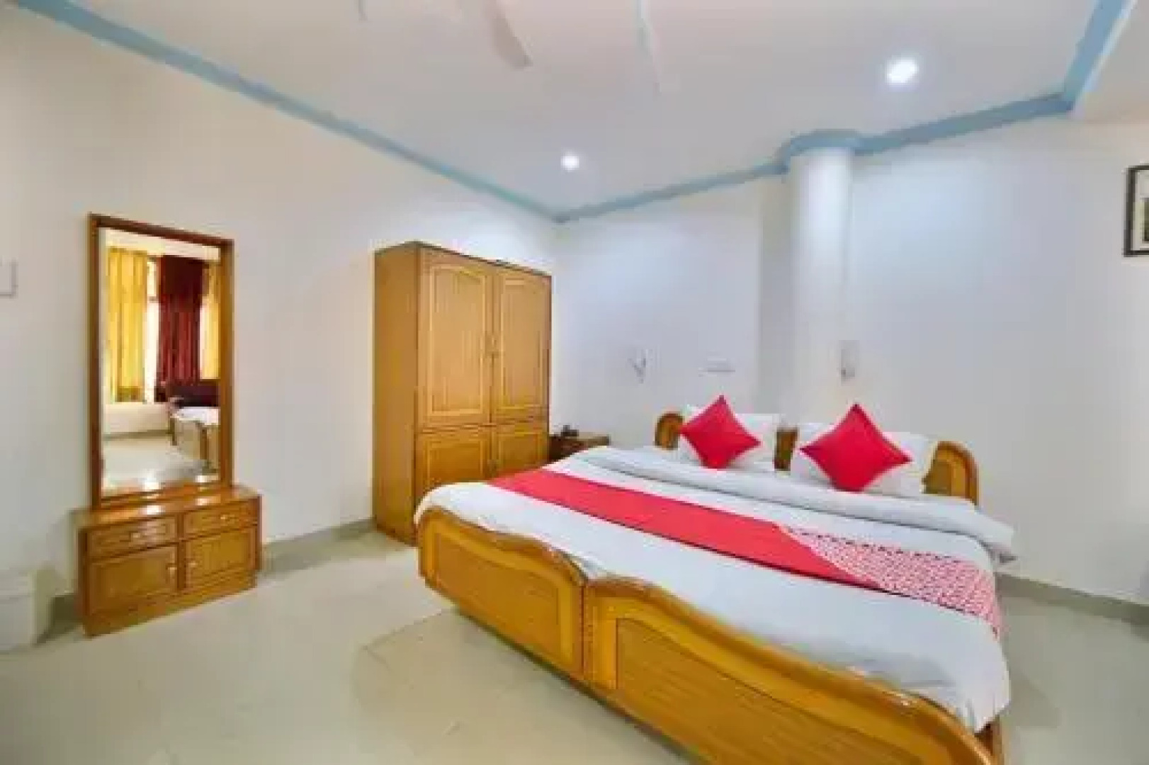 Hotel City Heart  By OYO Rooms