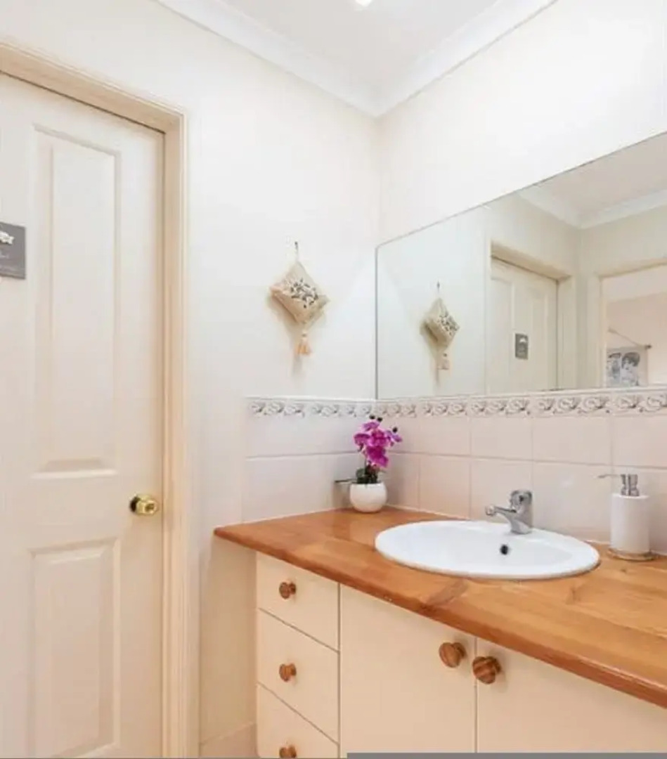 Milang Lakefront Retreat