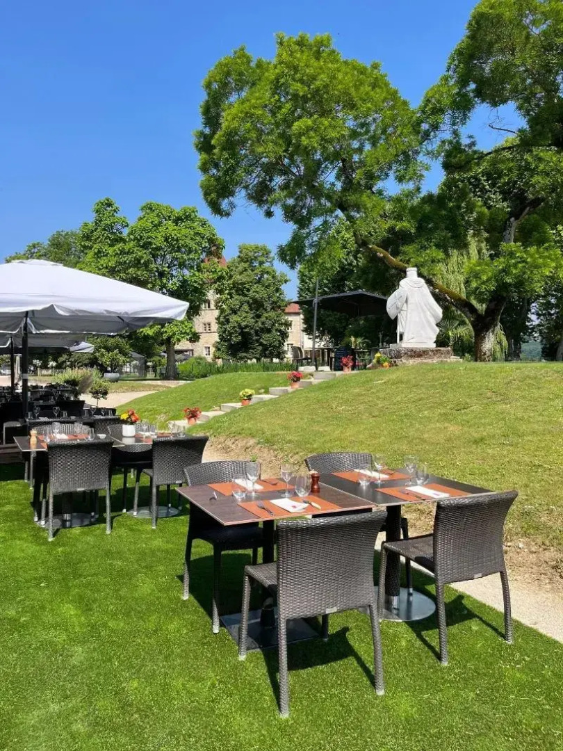 Chateau Chapeau Cornu