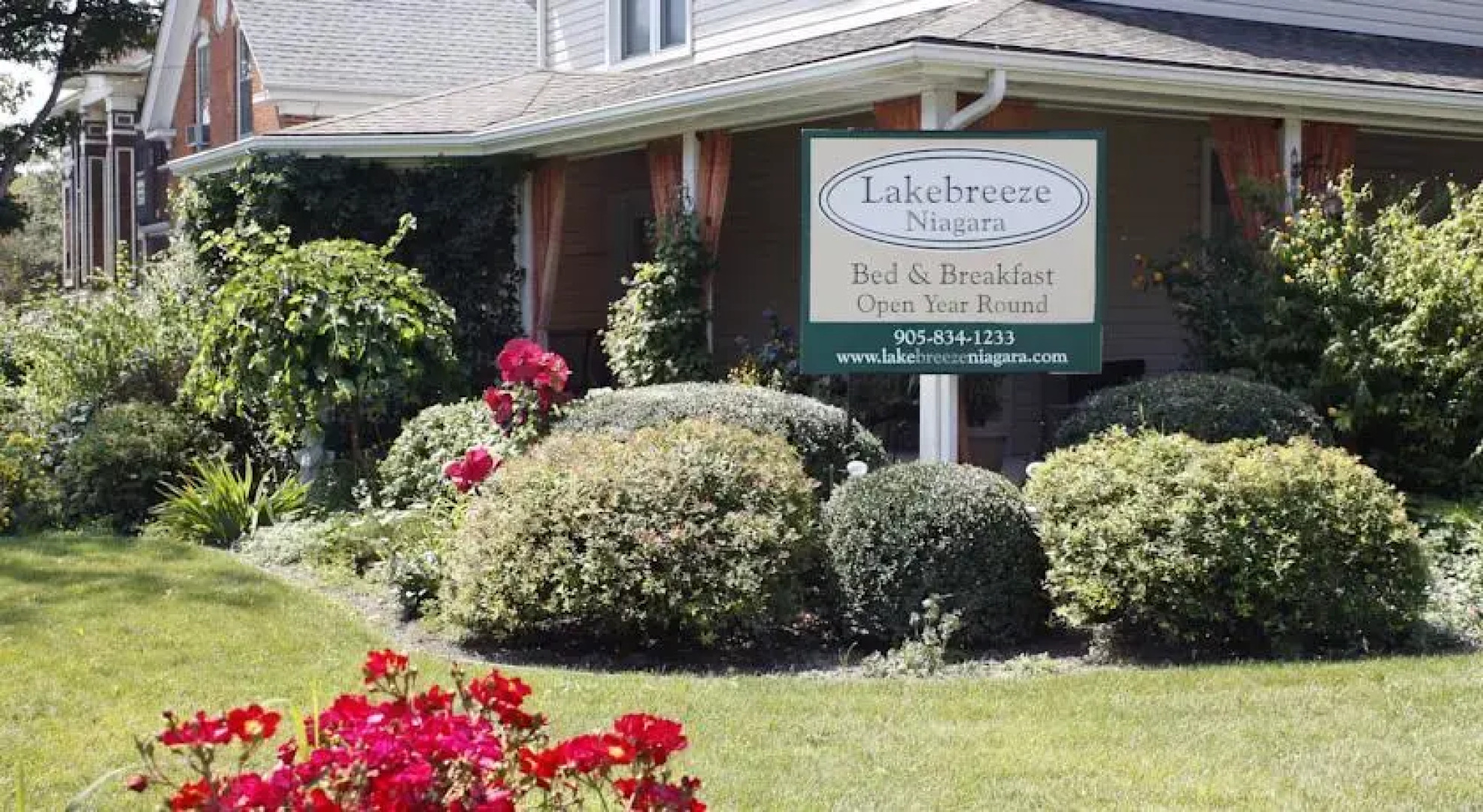 LakeBreeze Niagara Bed & Breakfast