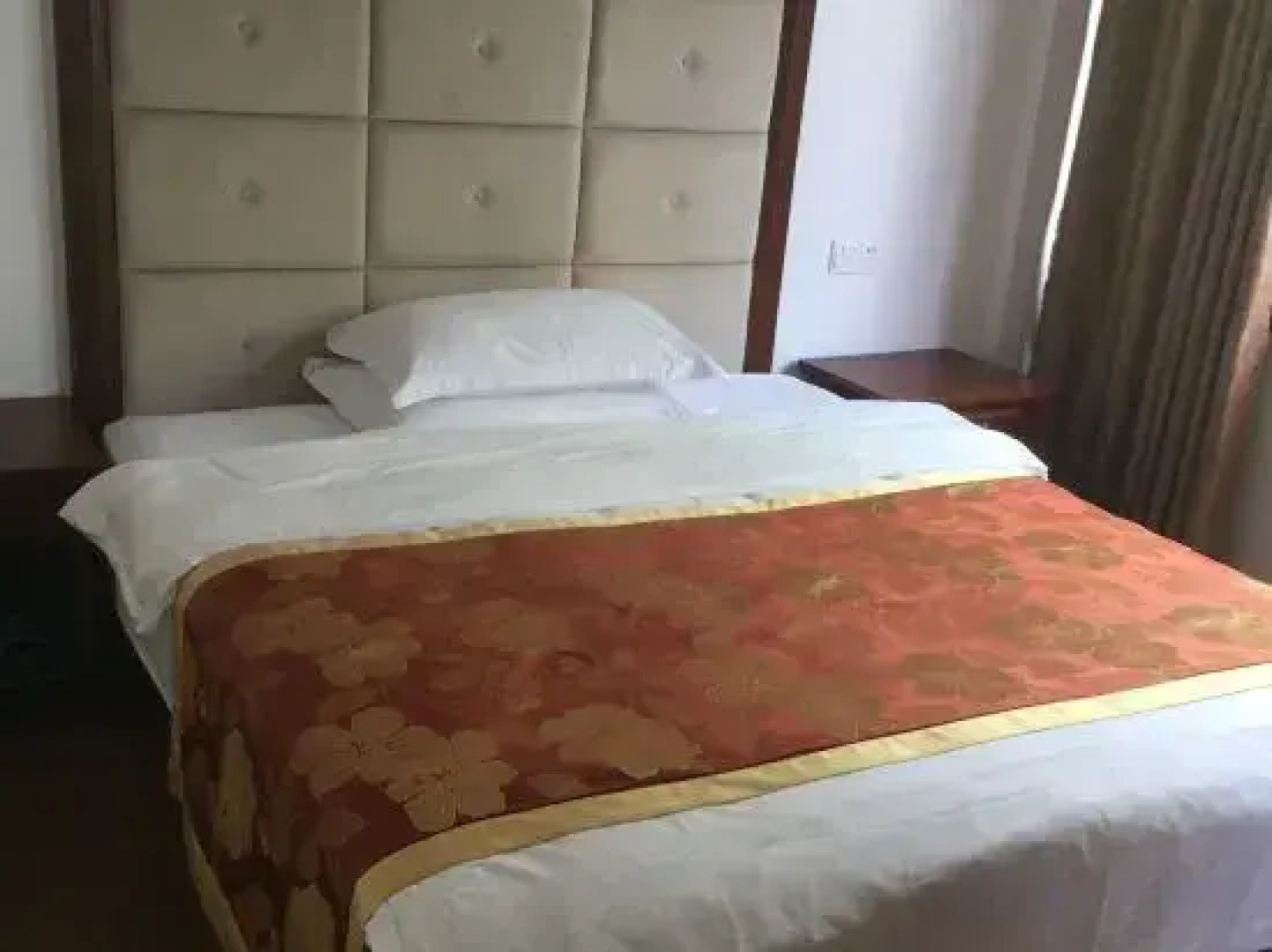 Jinzhou Business Hotel