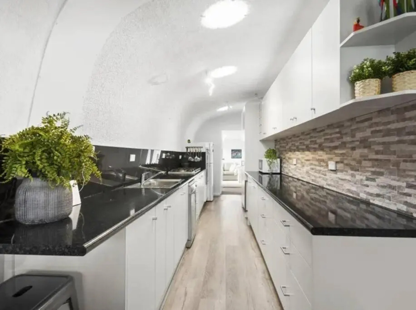 Chill at our Igloo cottage - 100m stroll to beach