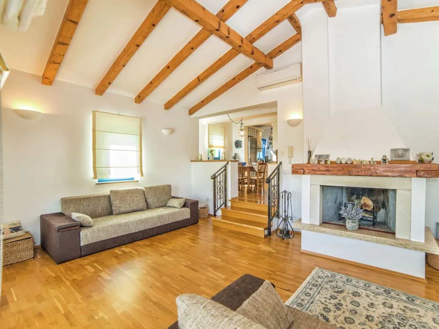 Detached modern villa with pool in Sveti Lovrec, near the beach and Porec