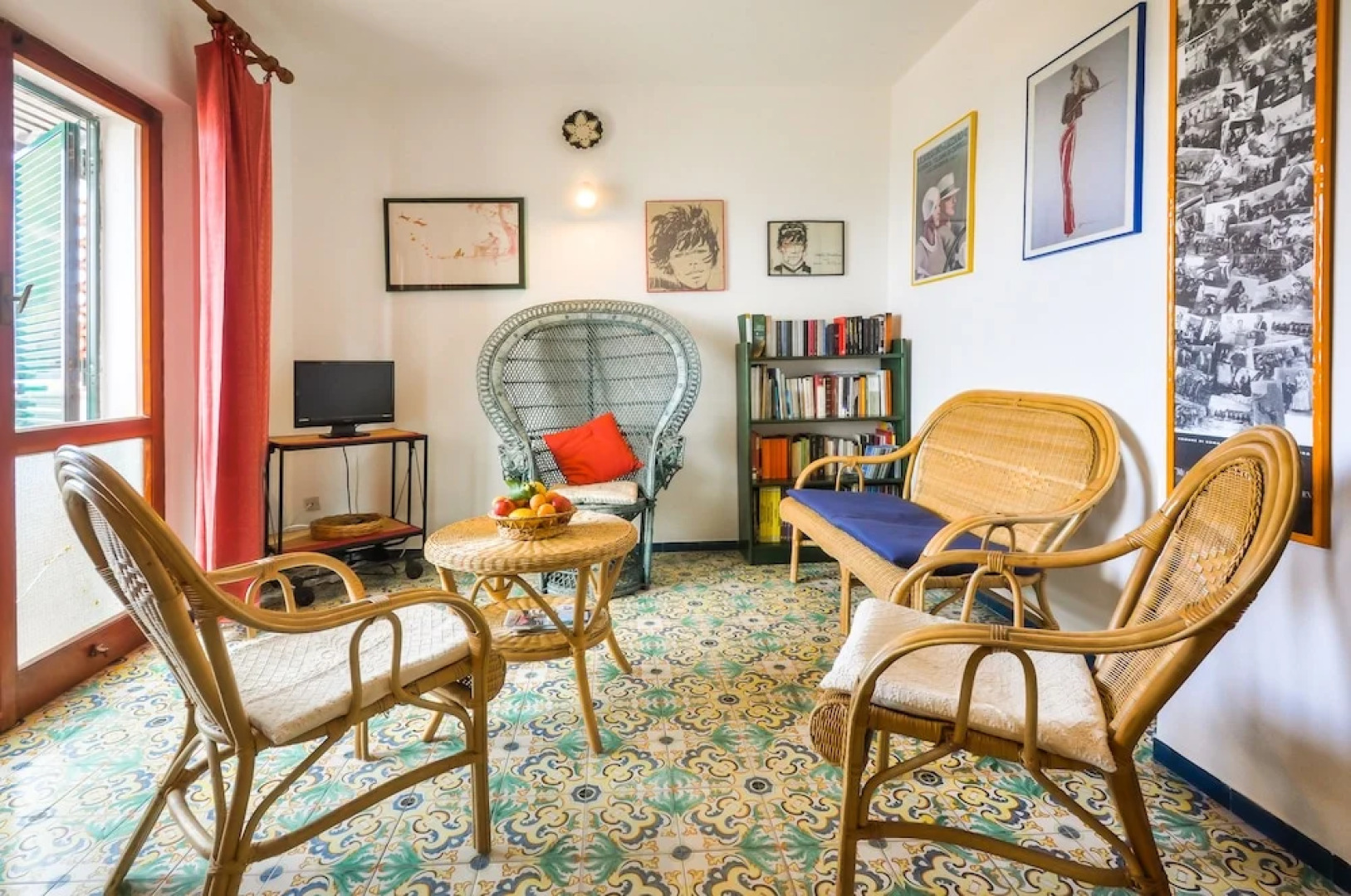 Casa dels Misteris a terrace on sea