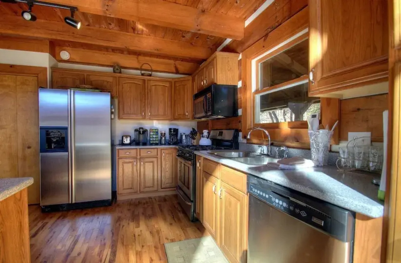 Sugar Camp Hideaway - 4 Br Cabin