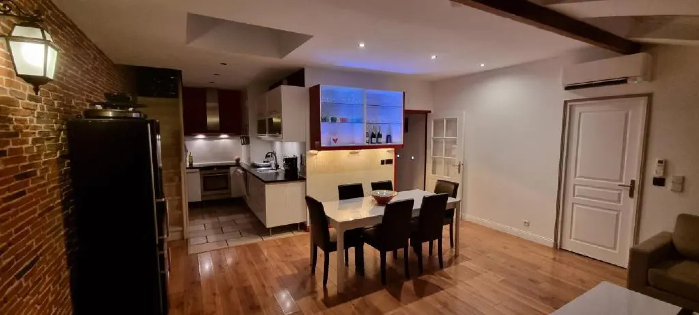 Chambre d'Hôtes sde, wc privé climatisé dans loft 80m2 Espace commun avec les habitants Salon et cuisine