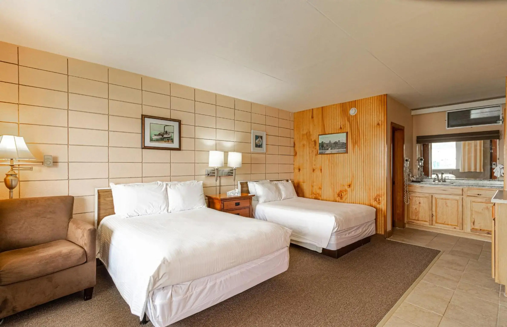 Half Moon Motel & Cottages