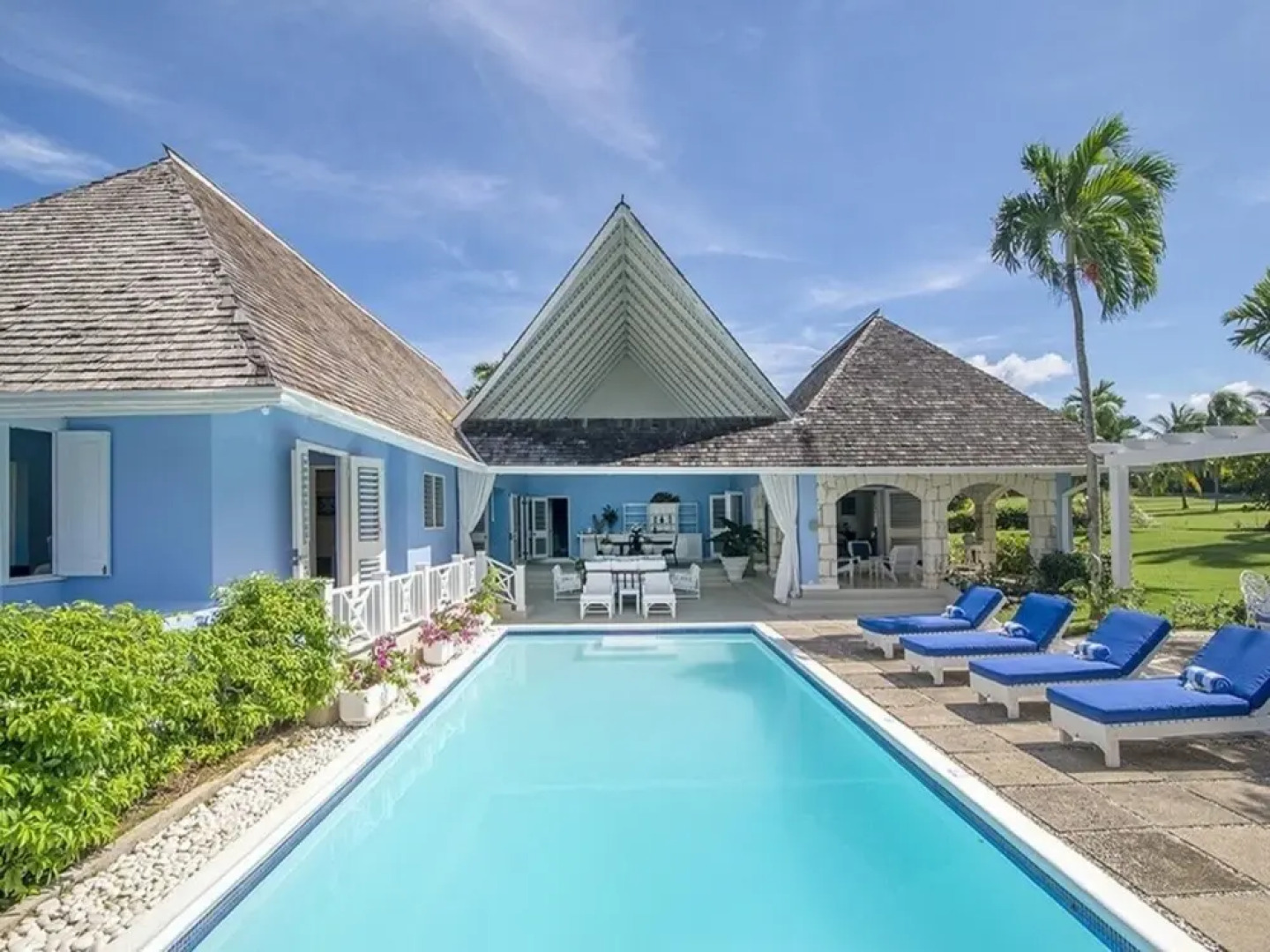 Sunny Vacation Villa 25