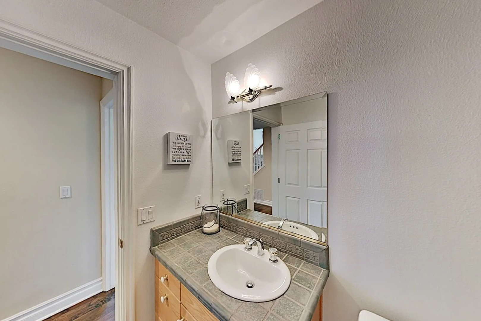 255squir 4 Bedroom Home