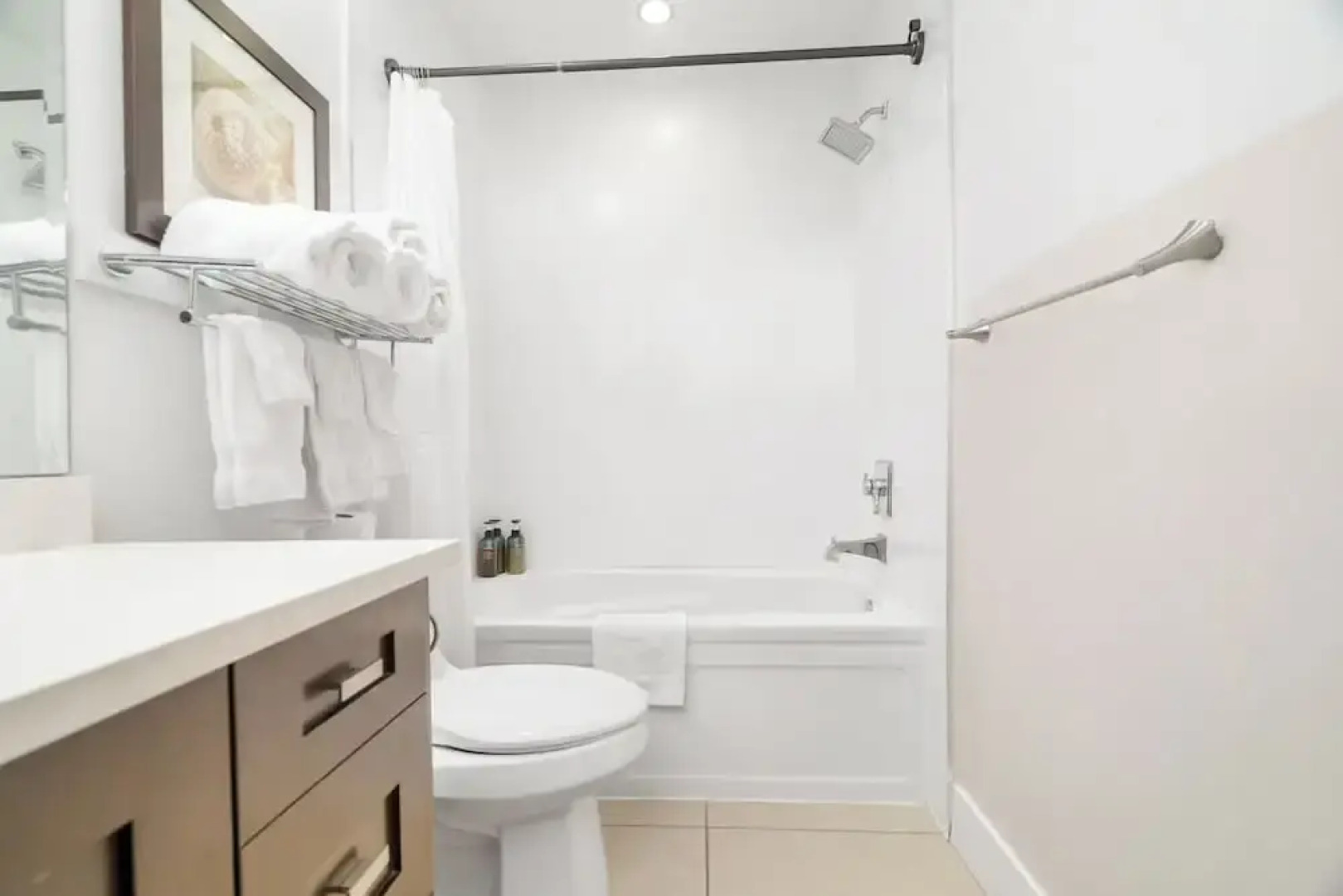 Elevated Escapes 2BR Suite Overlooking Lake