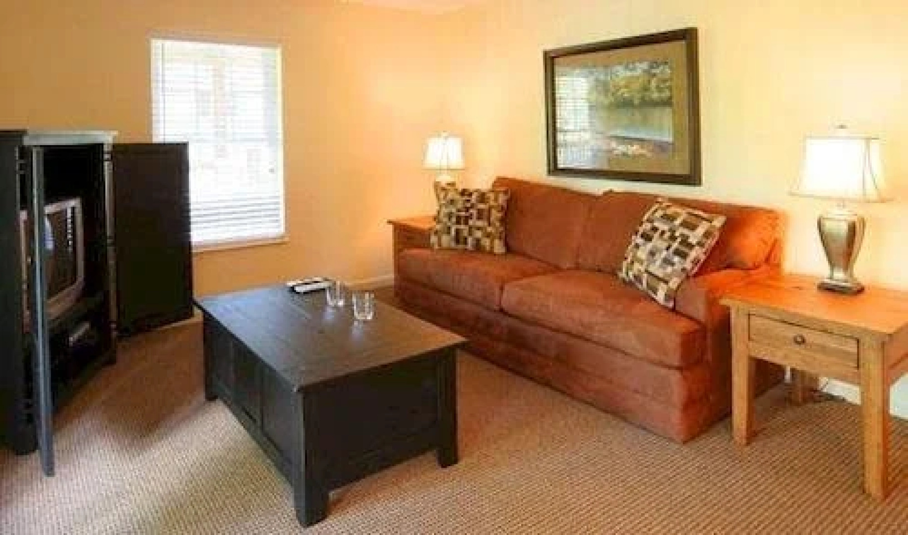 Lakeside Resort-the Holly Suites