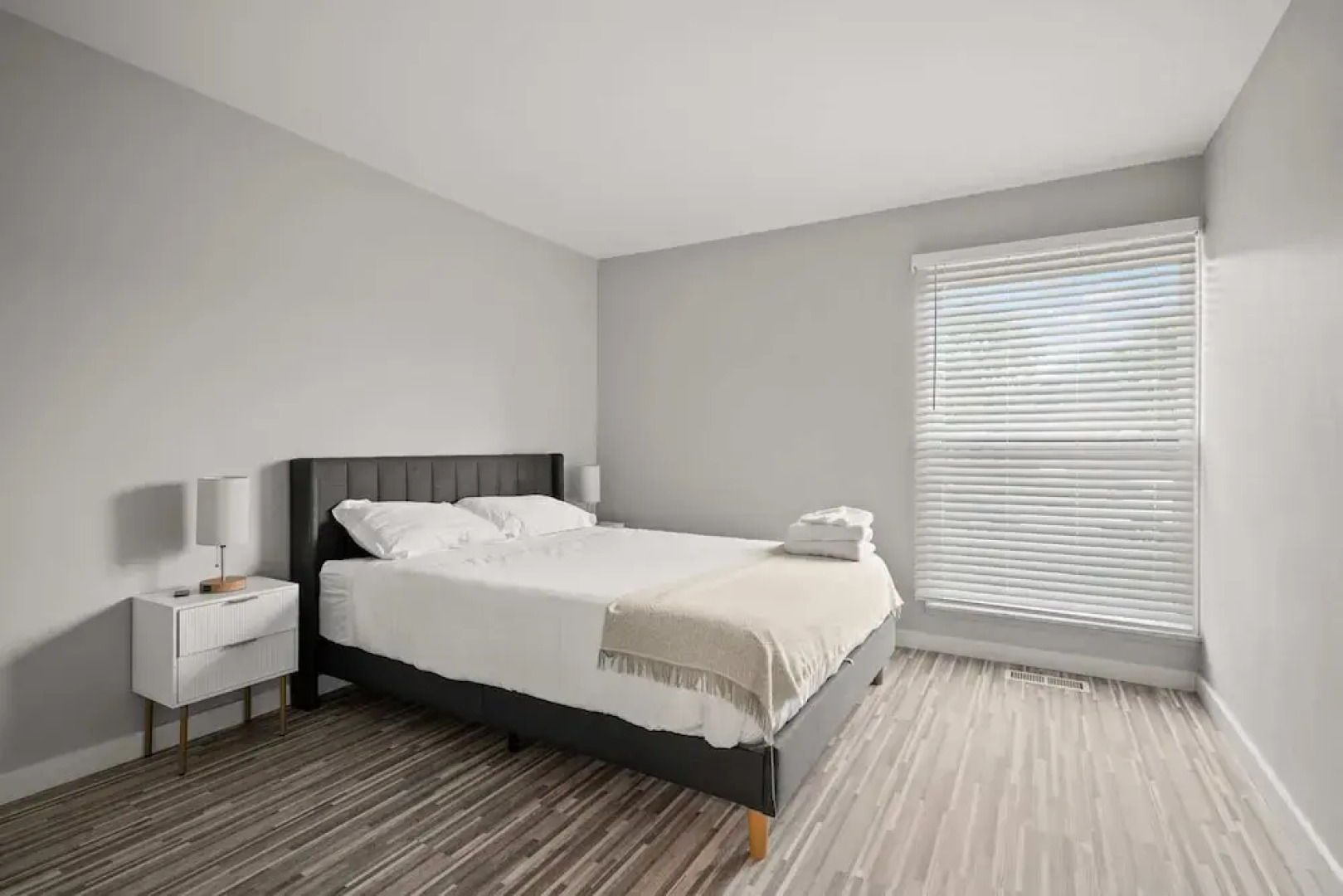 Family Friendly 2BR 2BA in the City