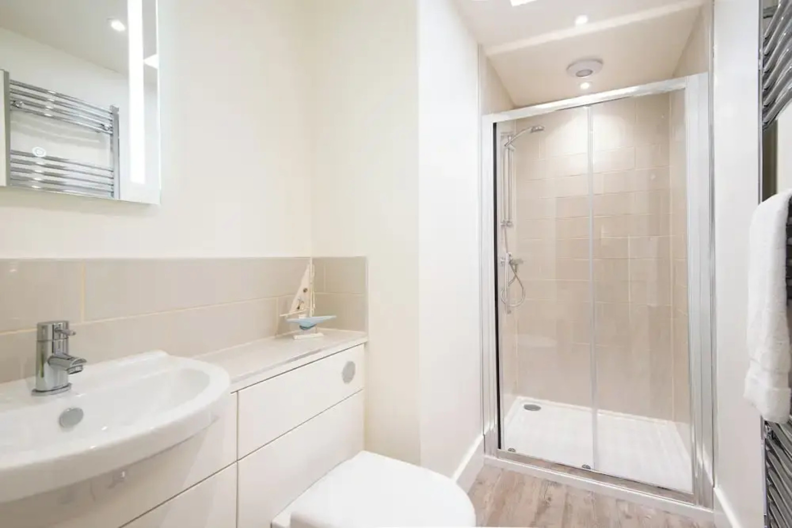 Wild Chive Lodge, Brada Quarry