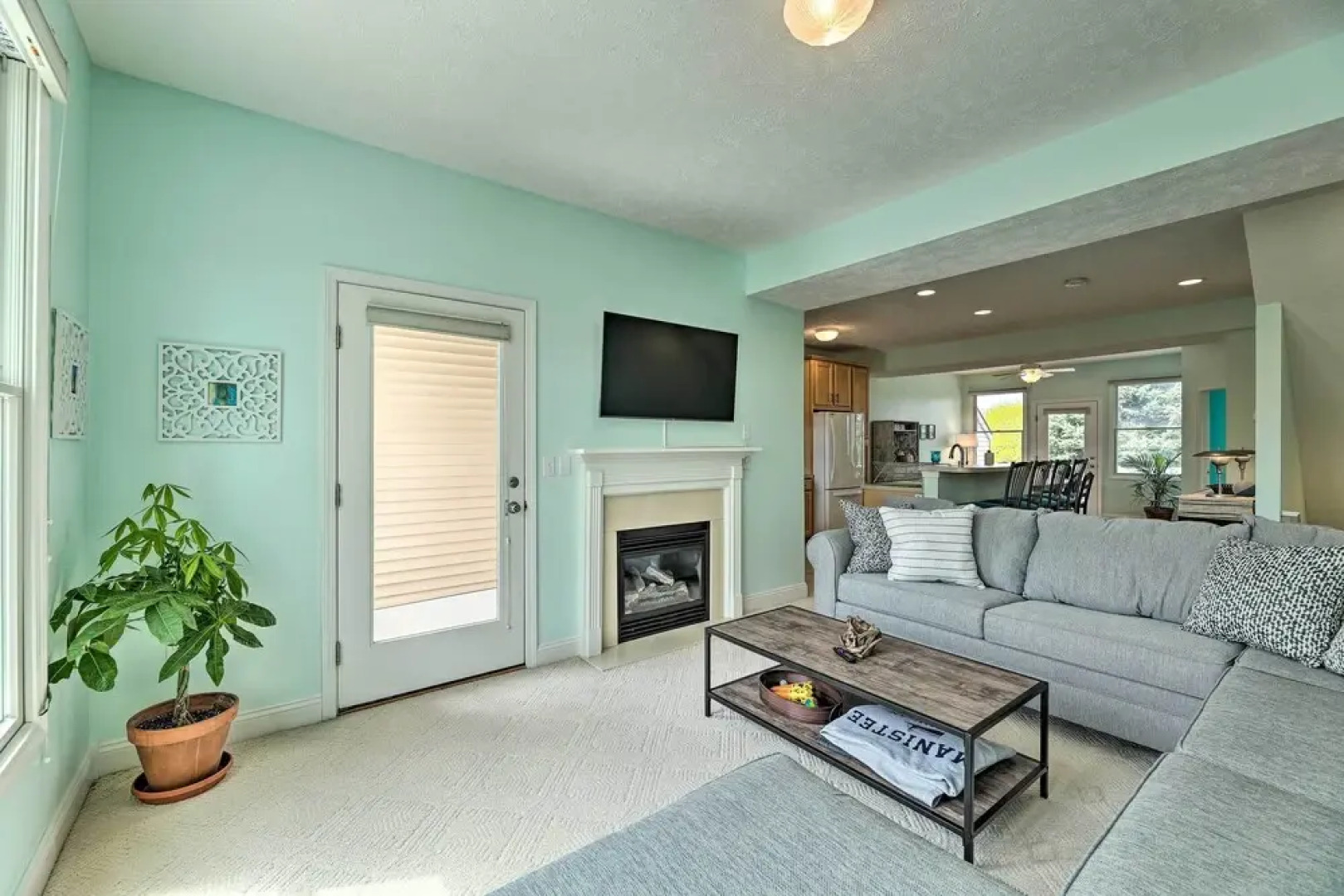 Bright Manistee Condo w/ Beach + Pool Access!