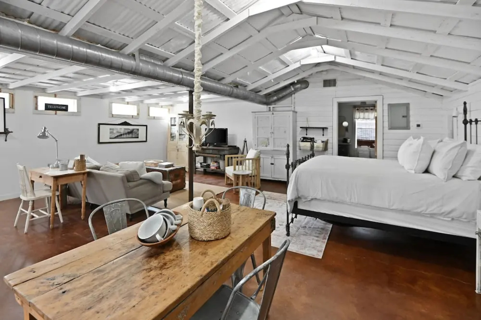 Gausthaus 402 1 Bedroom Cottage by RedAwning