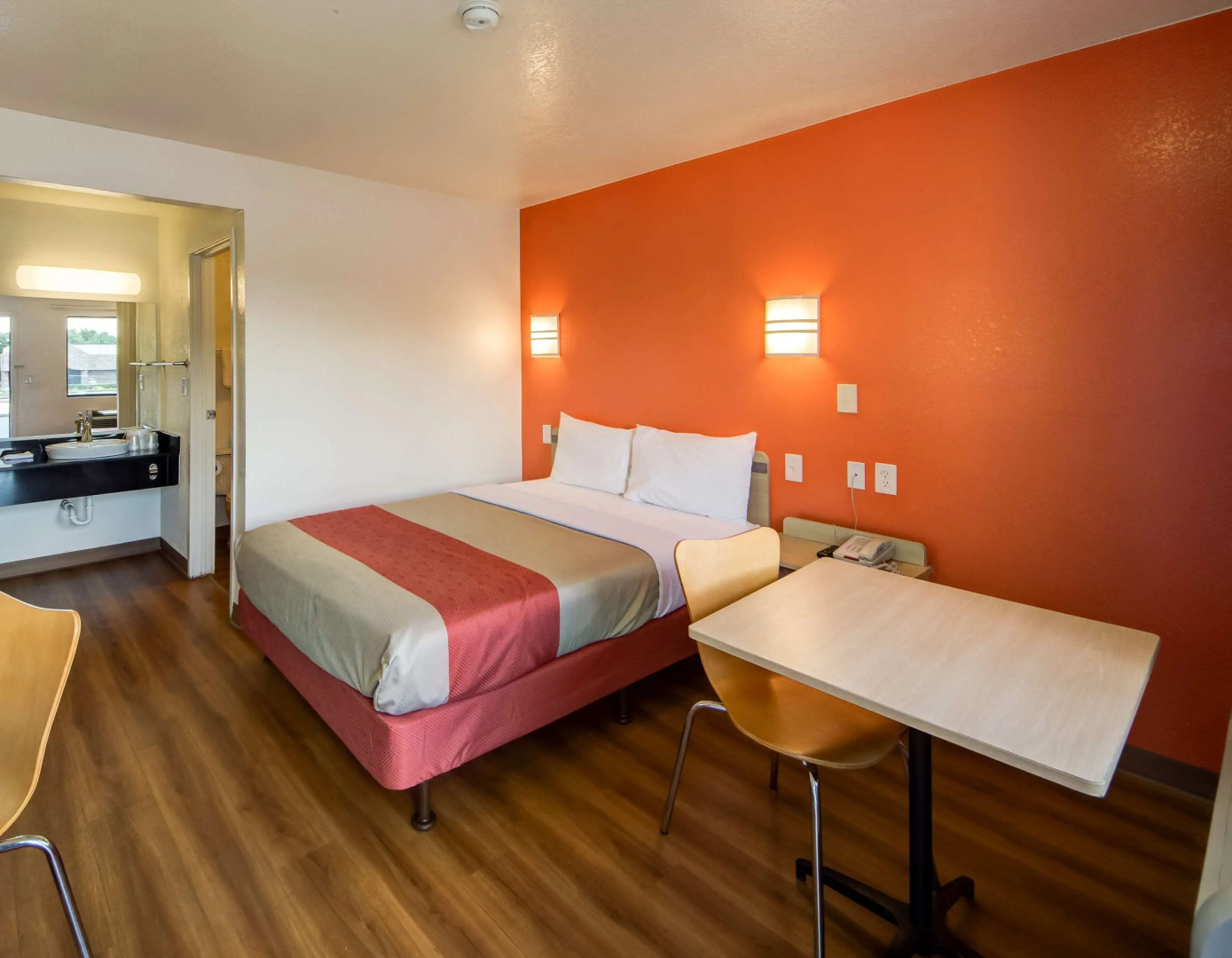 Motel 6 Lakeland, FL