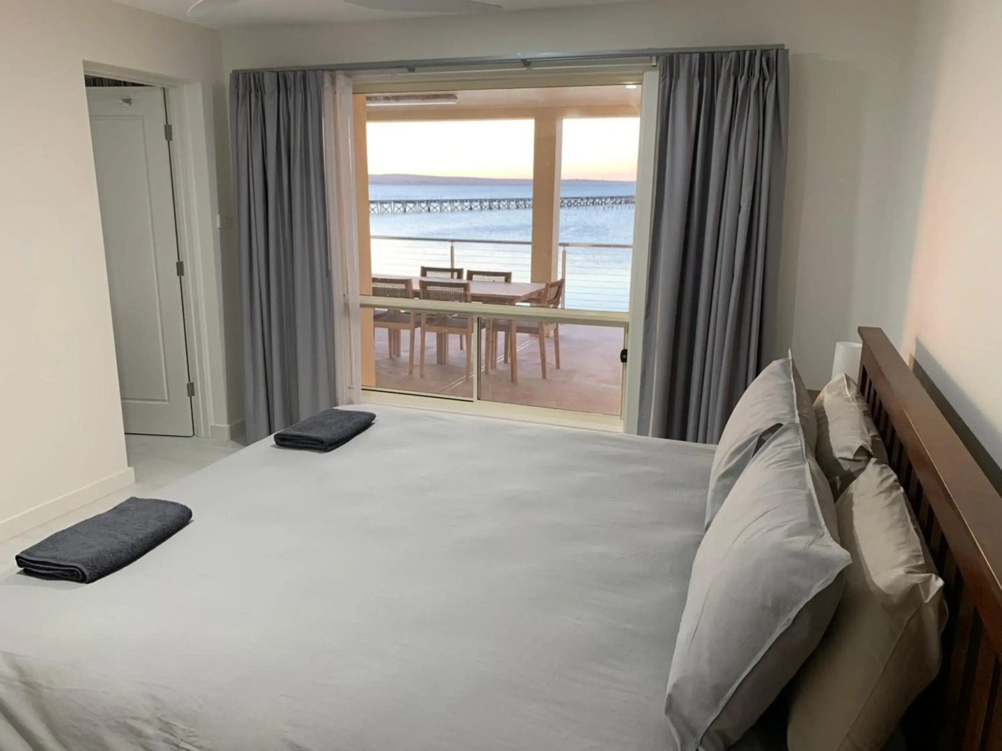 Beachside & Jetty View Apartment 1 - Admirals Apartment