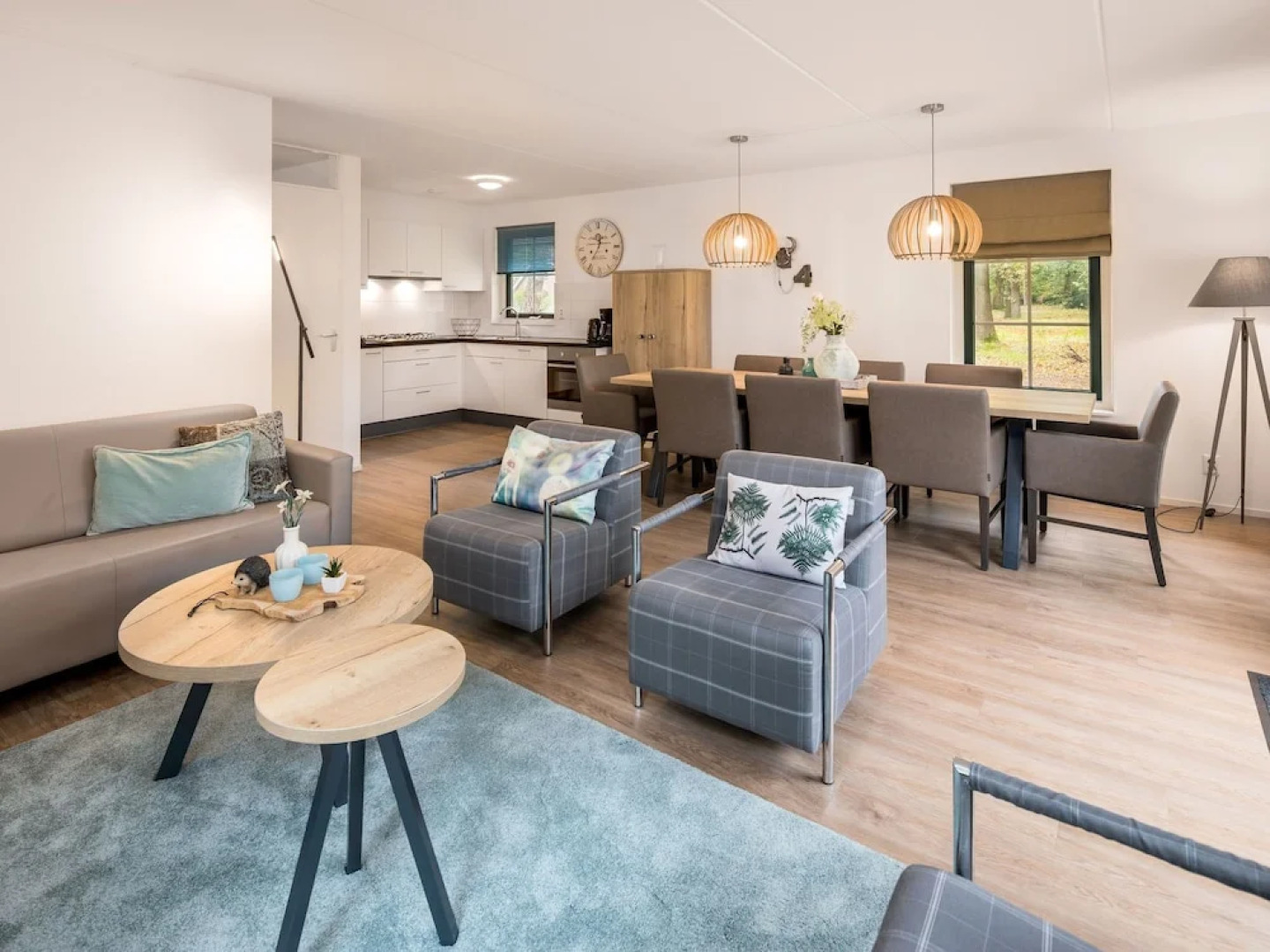 Luxurious Holidayhome With Whirlpool and Sunshower in Nature