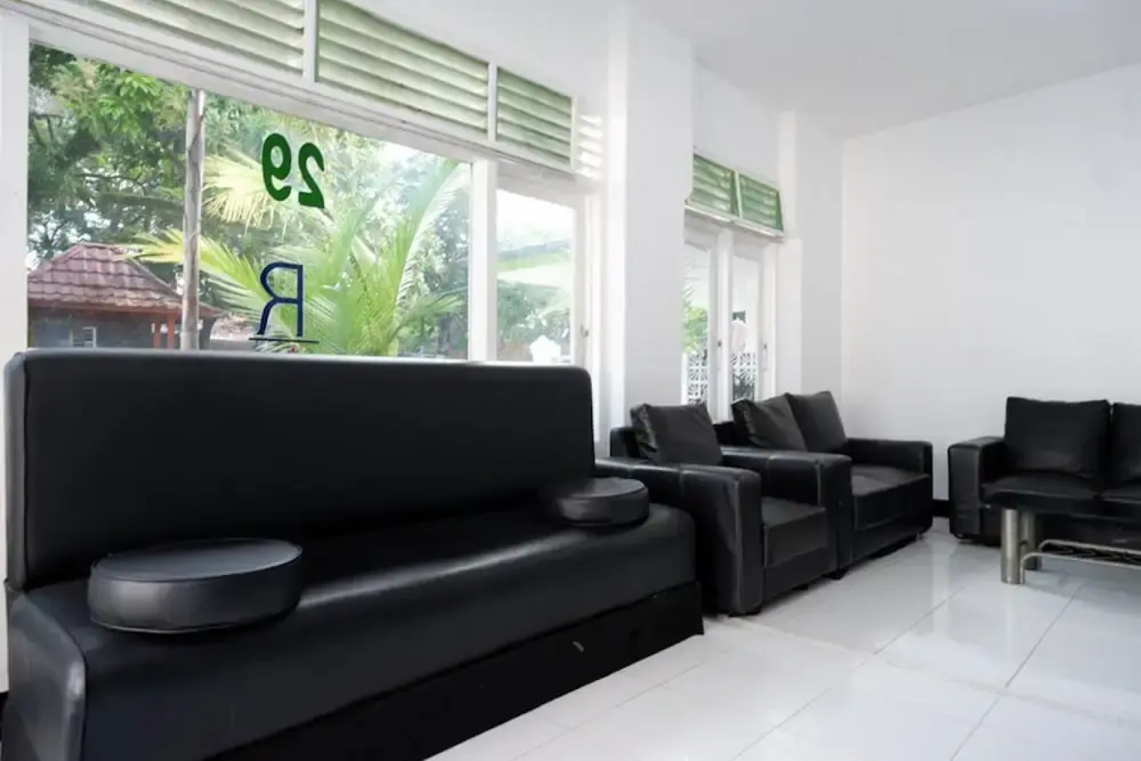 Rich Hotel by RedDoorz