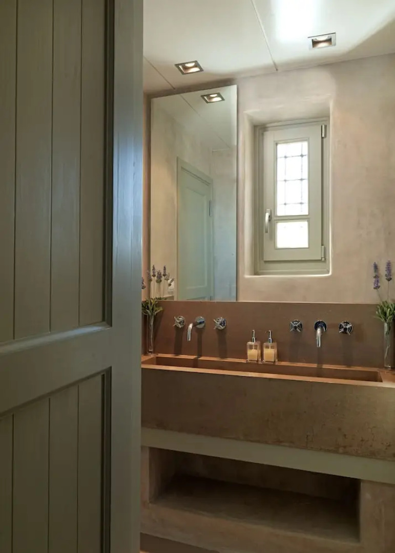 Themonies Luxury Suites