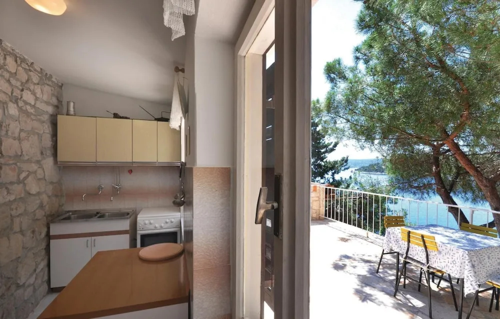 Nice Home in Vinisce With Wifi and 2 Bedrooms