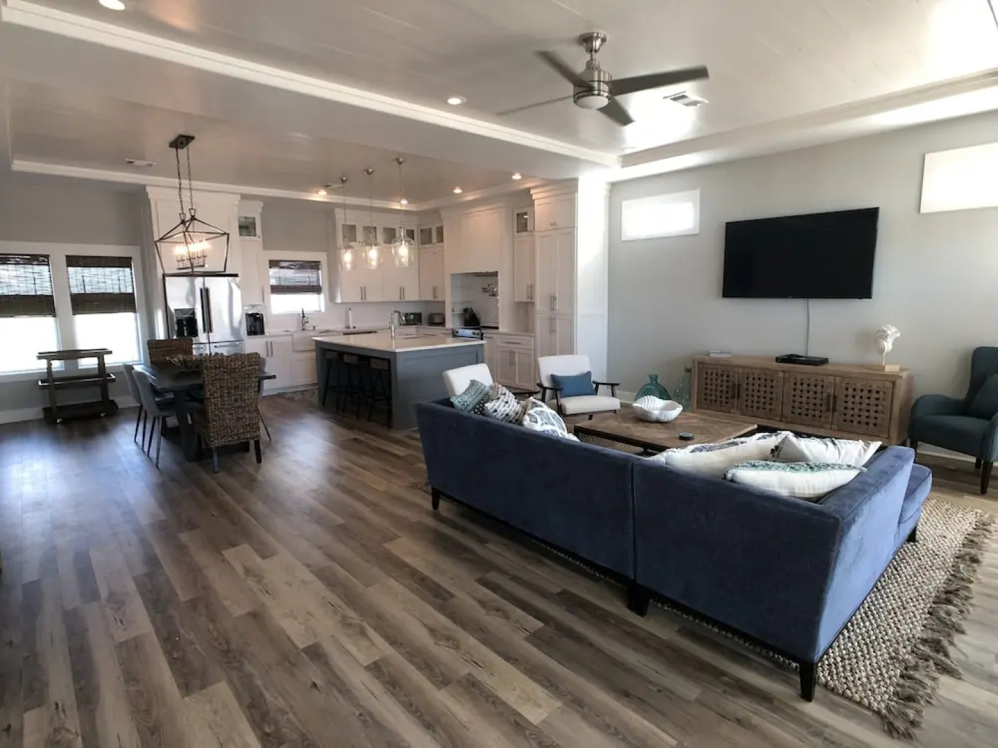 EZ Come EZ Geaux Home 4 Bedrooms 3.5 Bathrooms Home