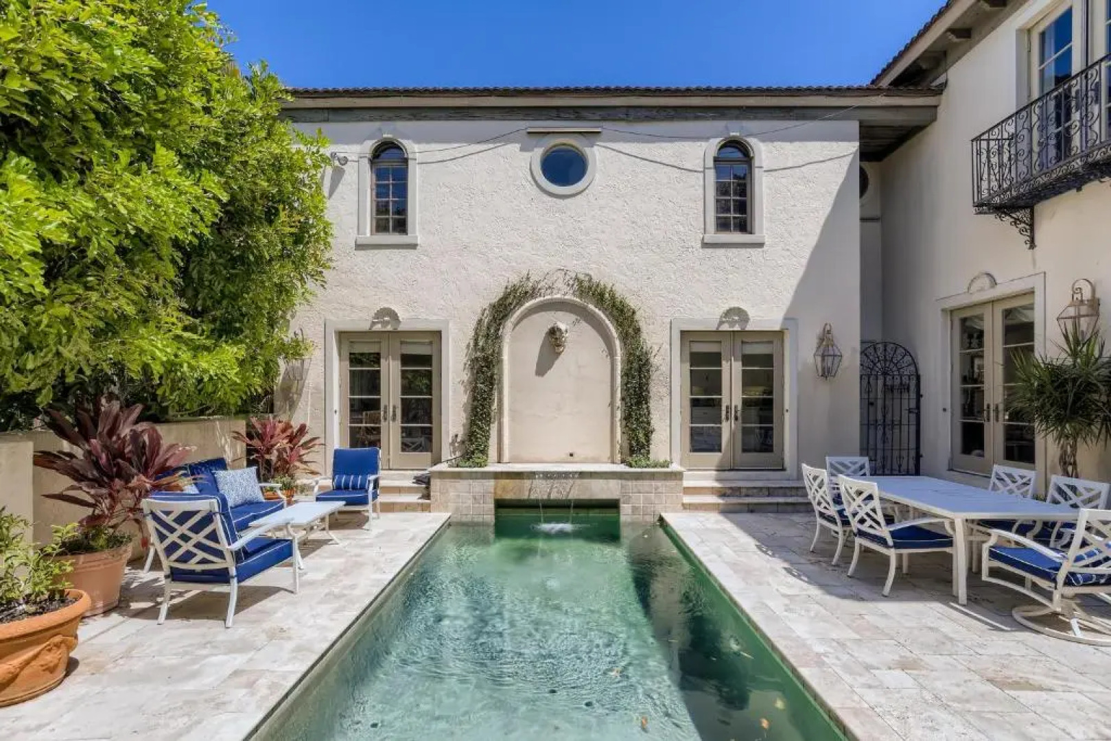 Bibi's Guesthouse 2 Bed/ 2 Bath Pool House 2 Bedroom Home by Redawning