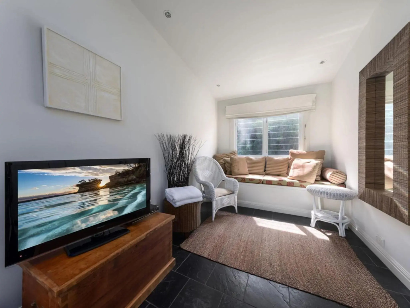 THE BEACH HOUSE Gerroa 4pm check out Sundays