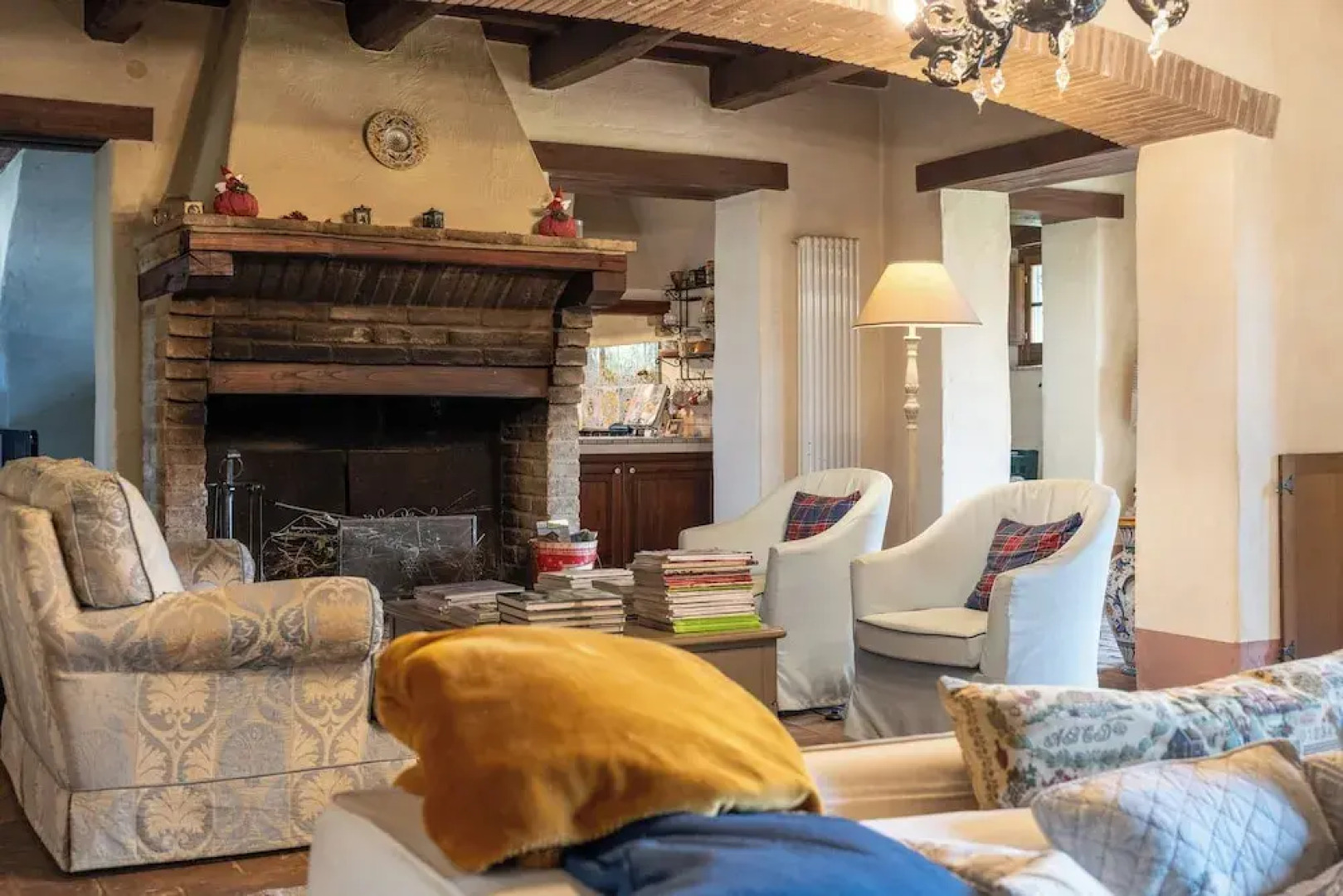 Tenuta di campagna con piscina immersa nel verde