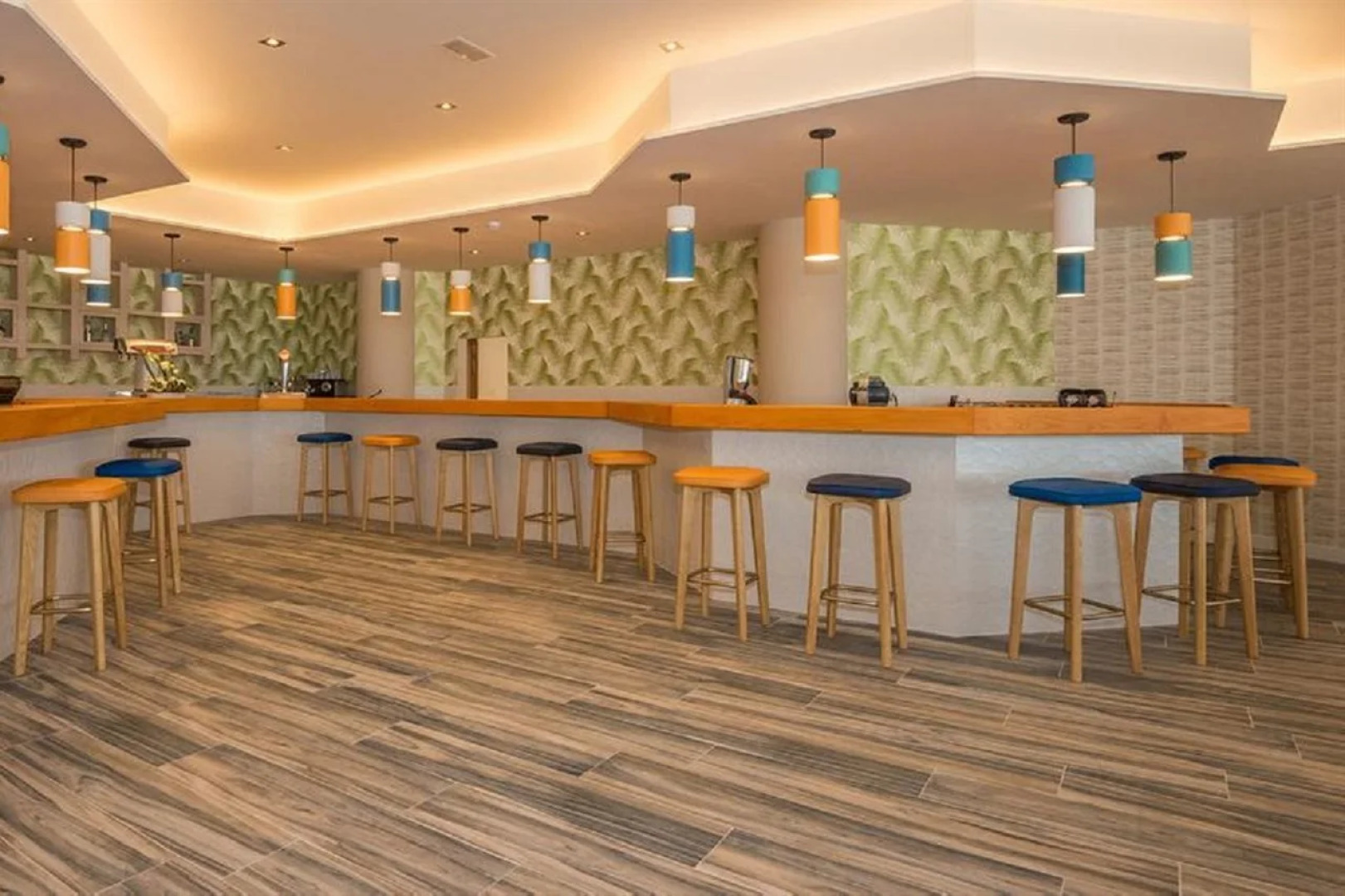 Отель HOVIMA La Pinta Beachfront Family