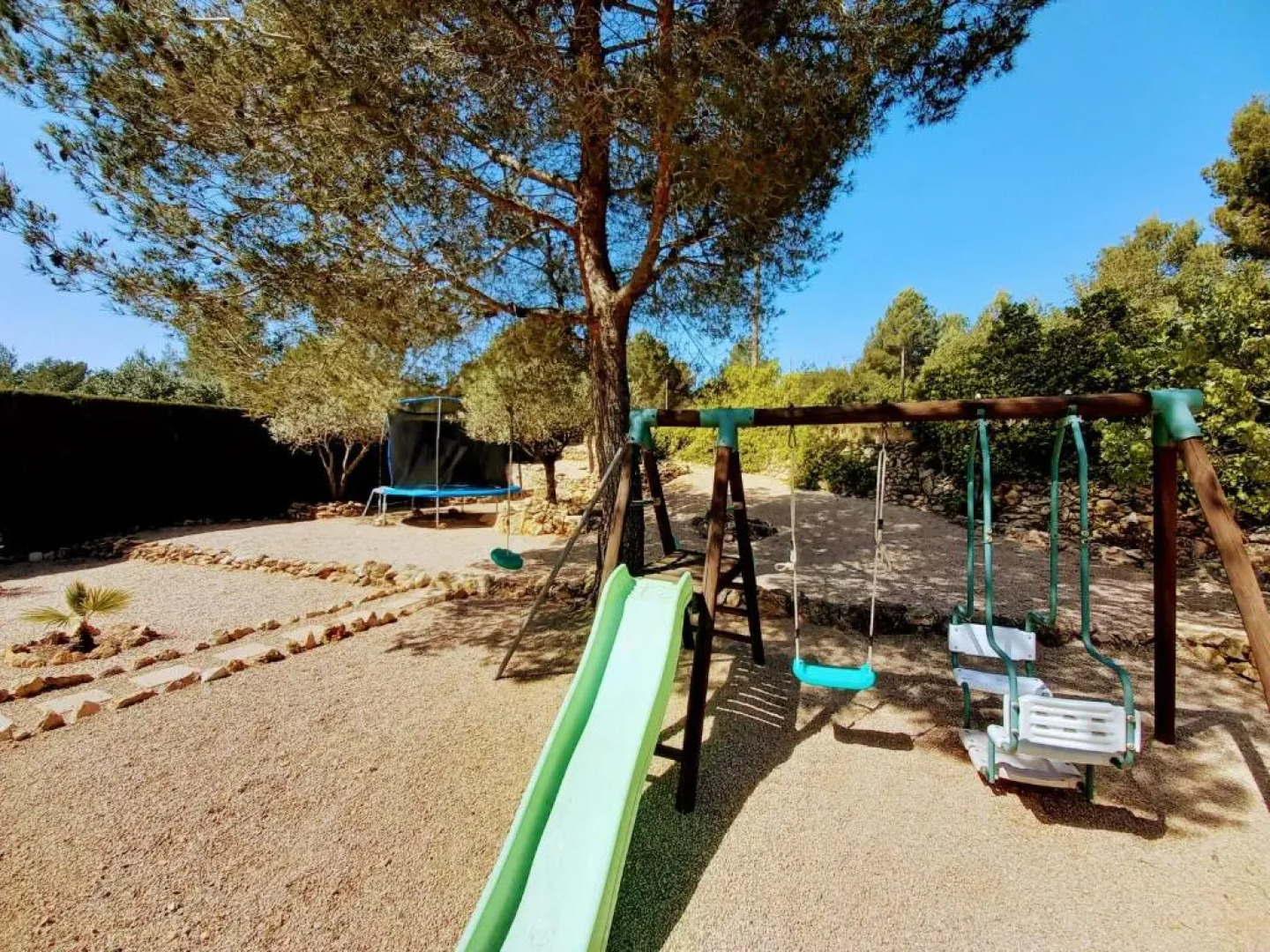 AbelesHome Villa con Piscina, Barbacoa y Parque Infantil.