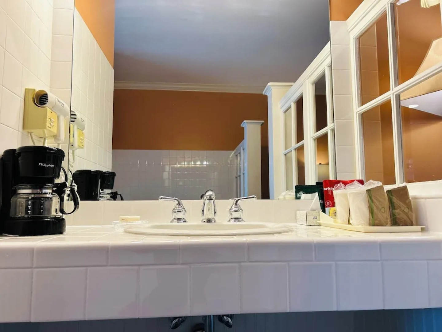 County Clare Irish Hotel & Pub