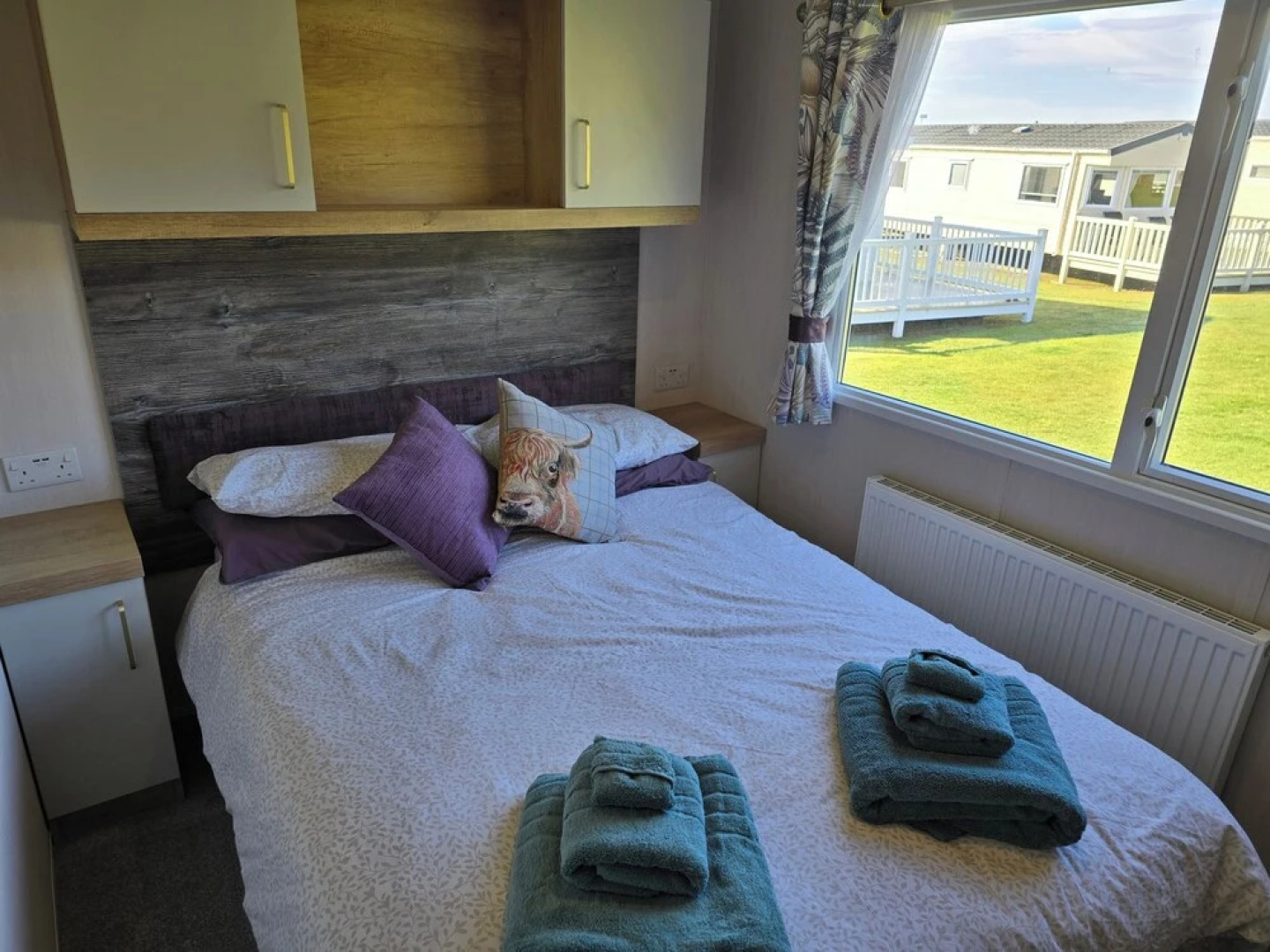 3 Bed-sleeps 8-free Parking-5 Min to Beach