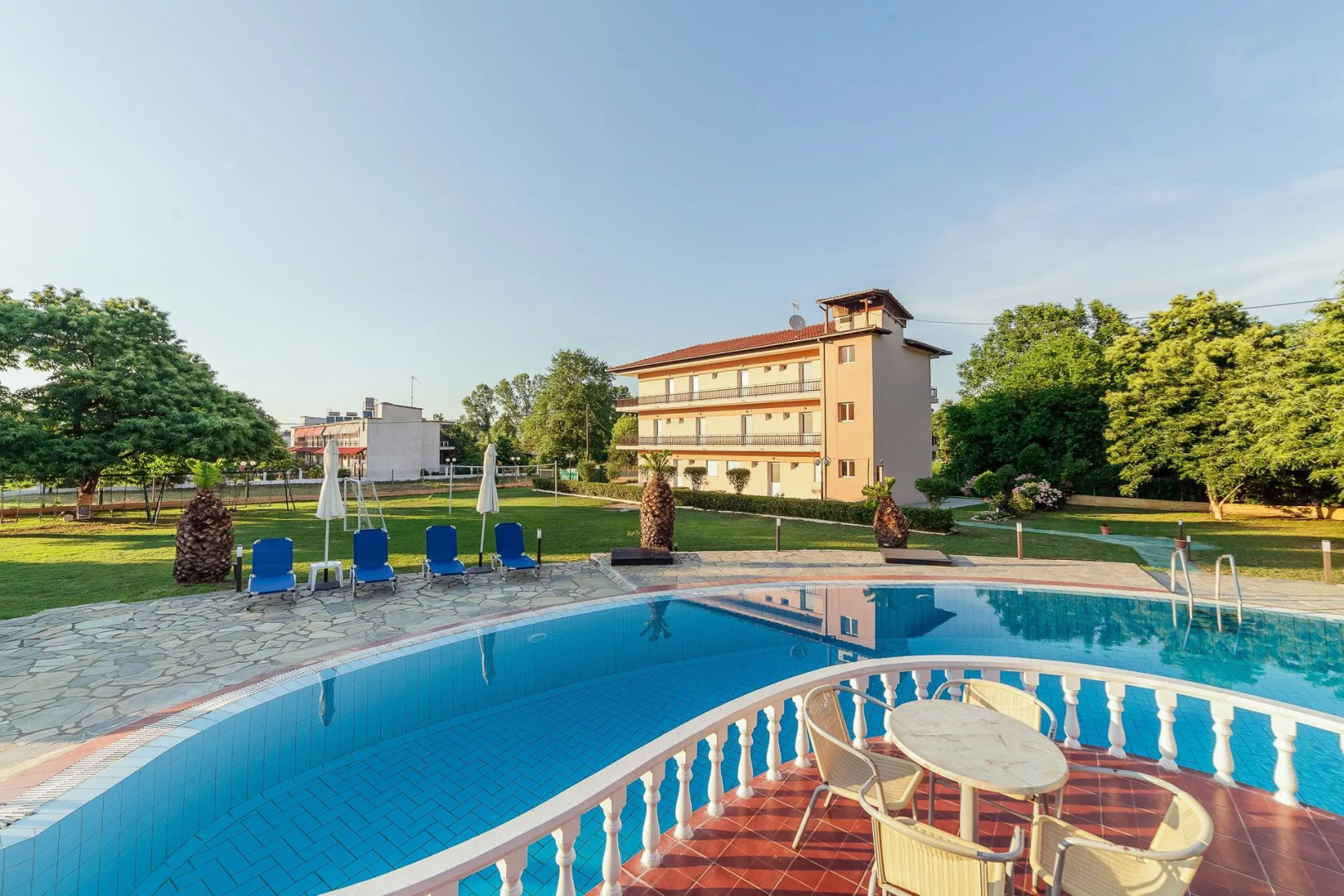 Sintrivanis Beach Resort