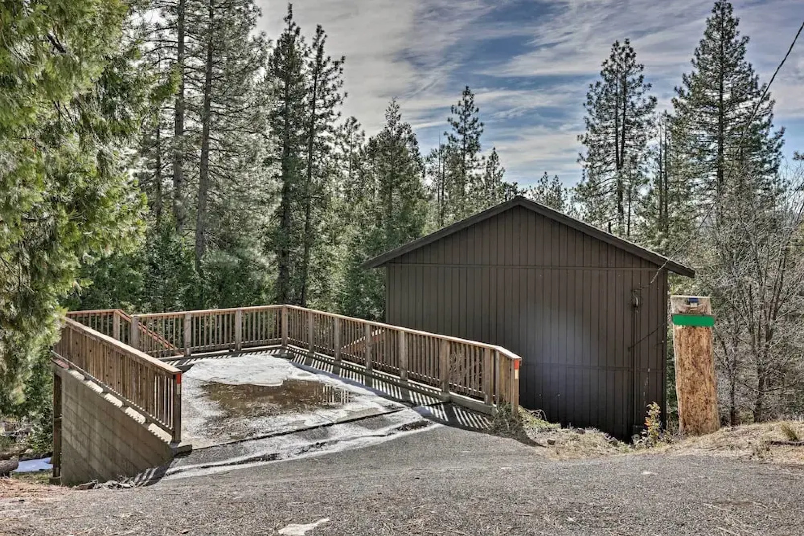 Near Hiking + Wineries: Arnold Cabin w/ Deck!