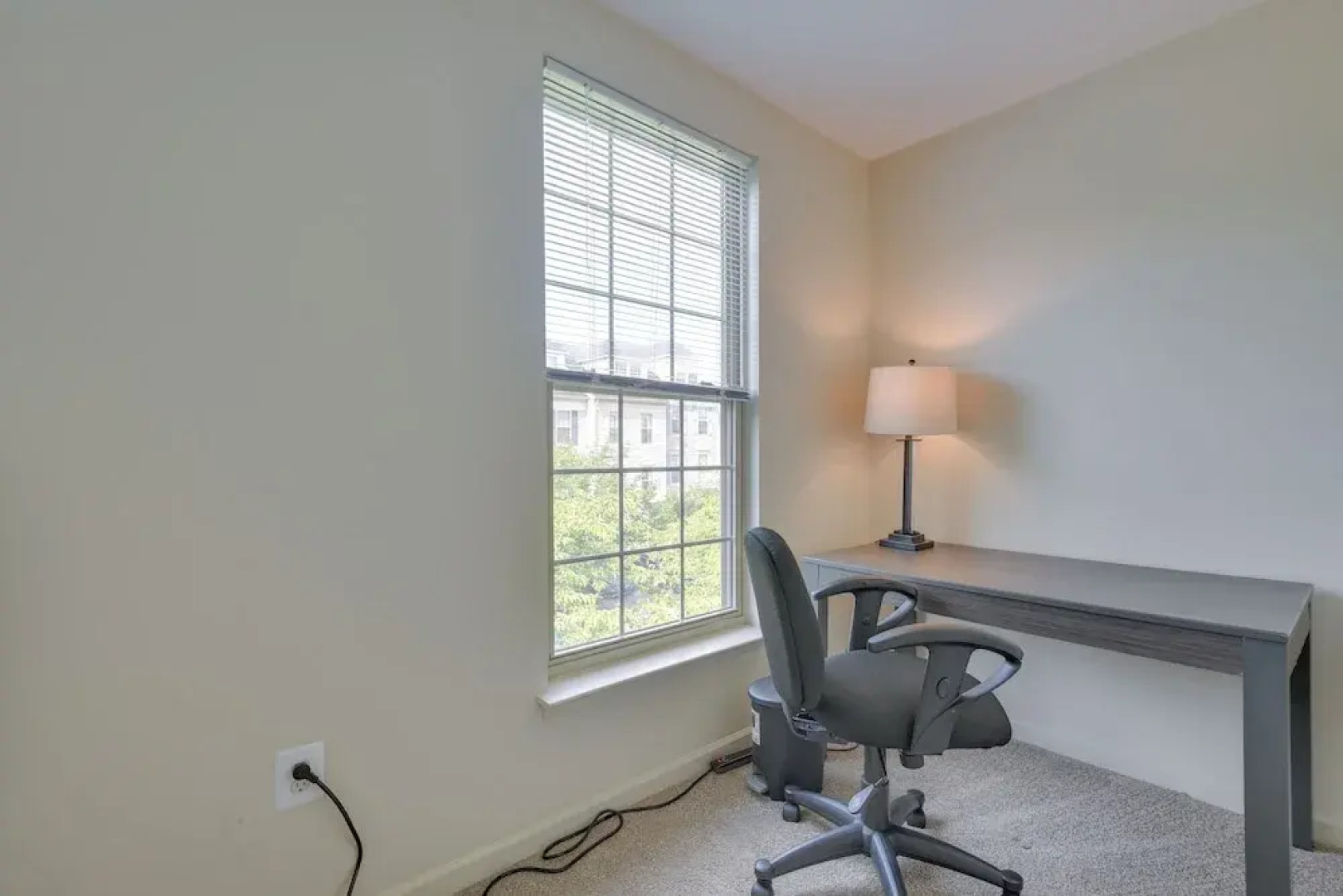 Owings Mills Townhouse: 8 Mi to Liberty Reservoir!