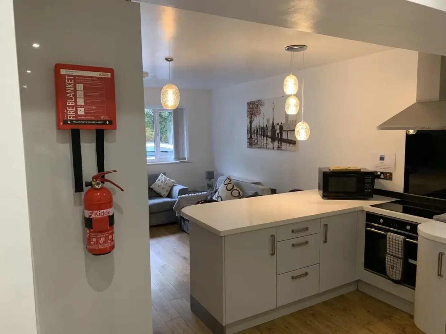 Stylish and Immaculate 2-bed Apartment in Leigh