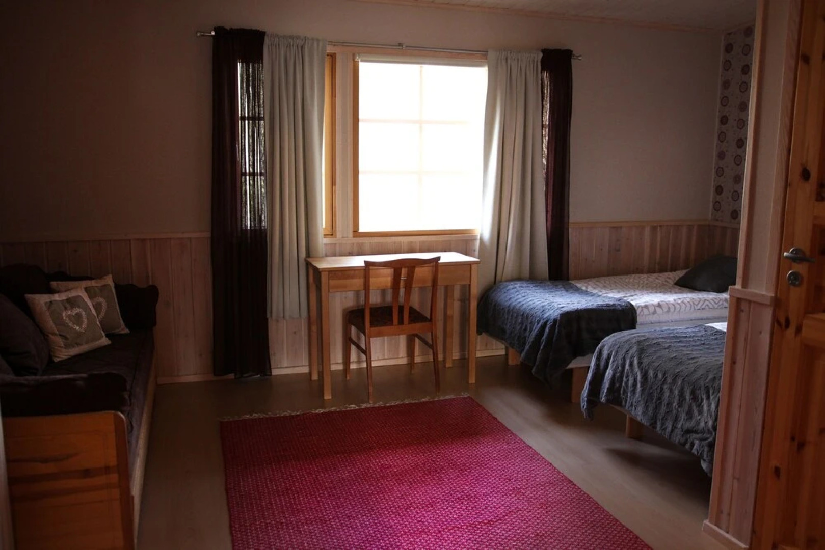 Isokenkäisten Klubi, Wilderness lodge