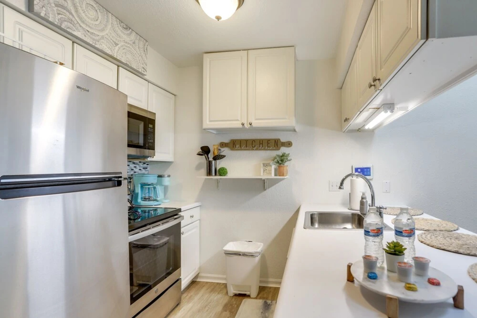 Charming Condo on Lake Erie w/ Community Pool