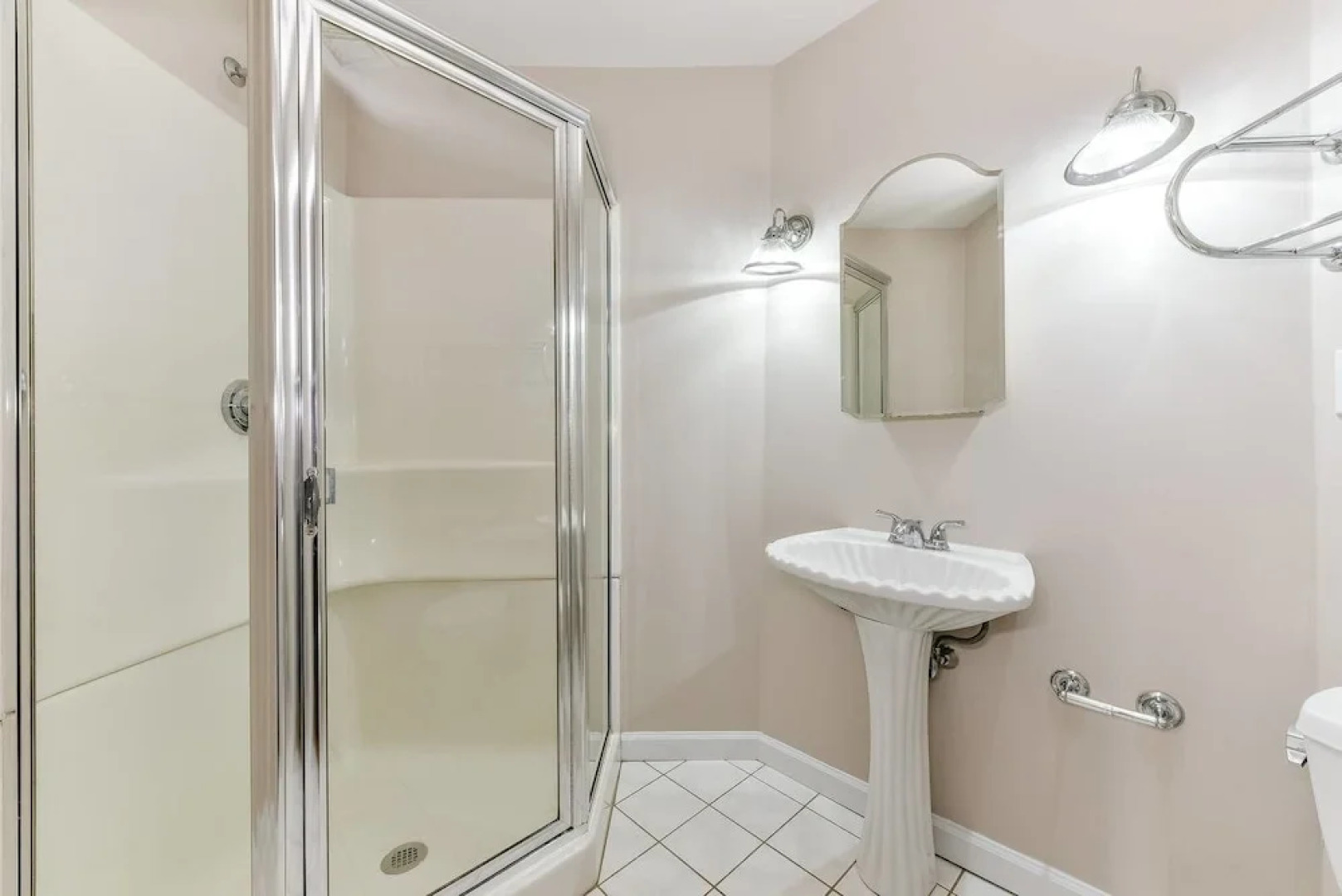 Spacious 3br/2ba on Freedom Trail by Domio