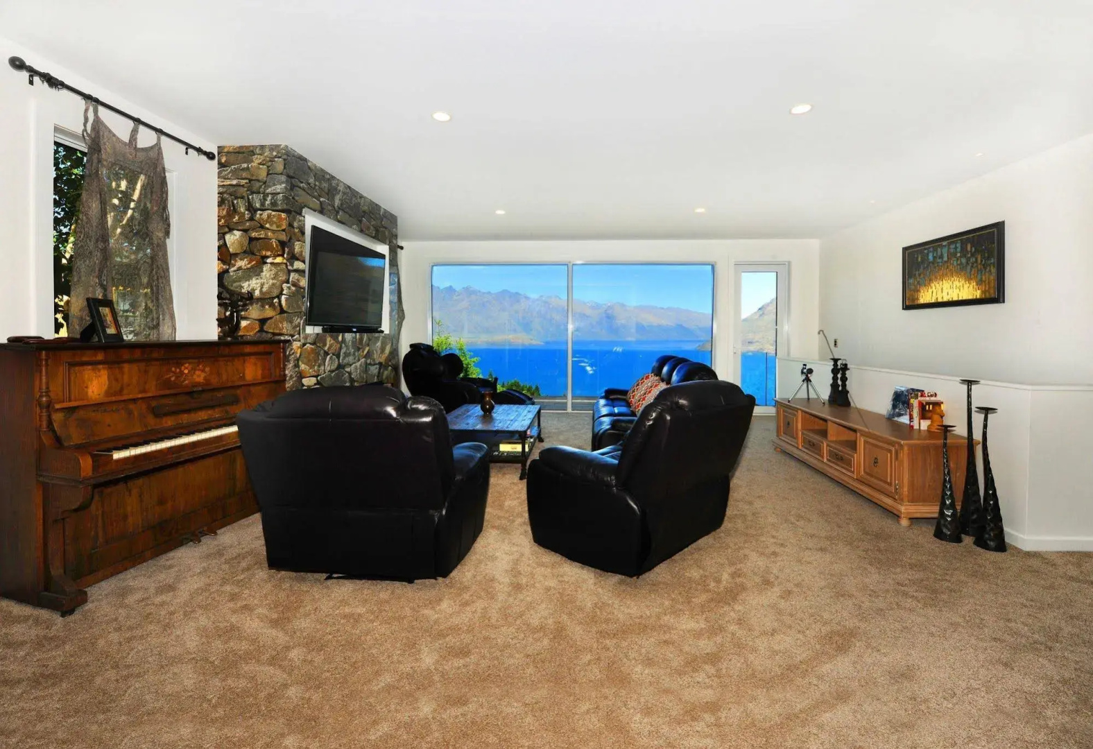 DH Lakeview Villa