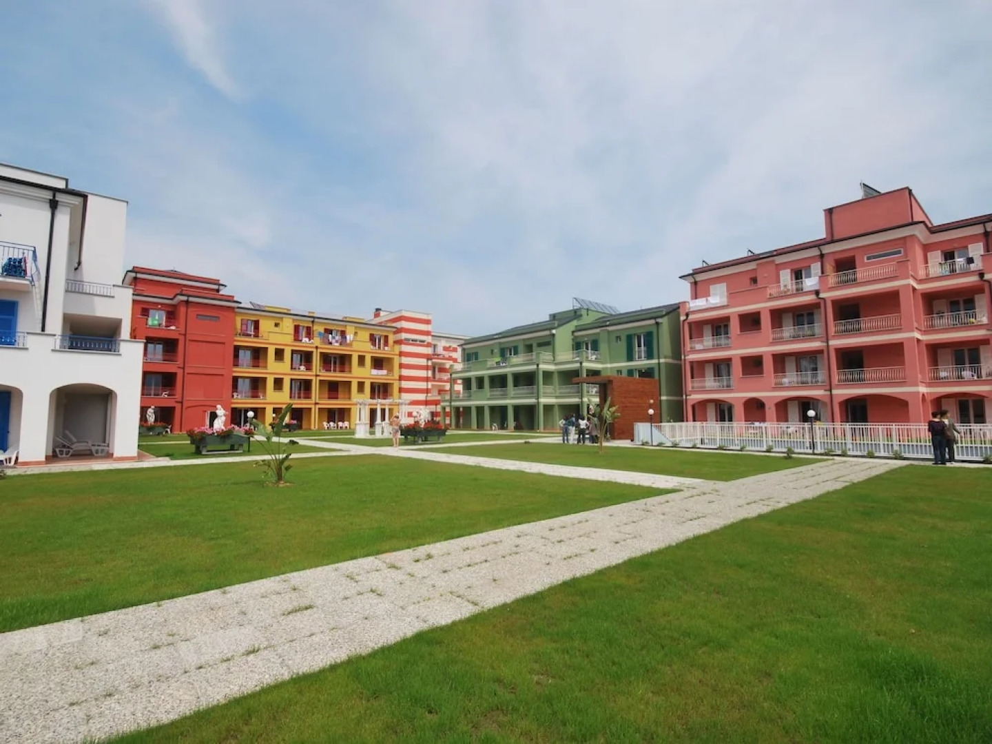 Well-kept Apartment With air Conditioning 1 km. From the sea