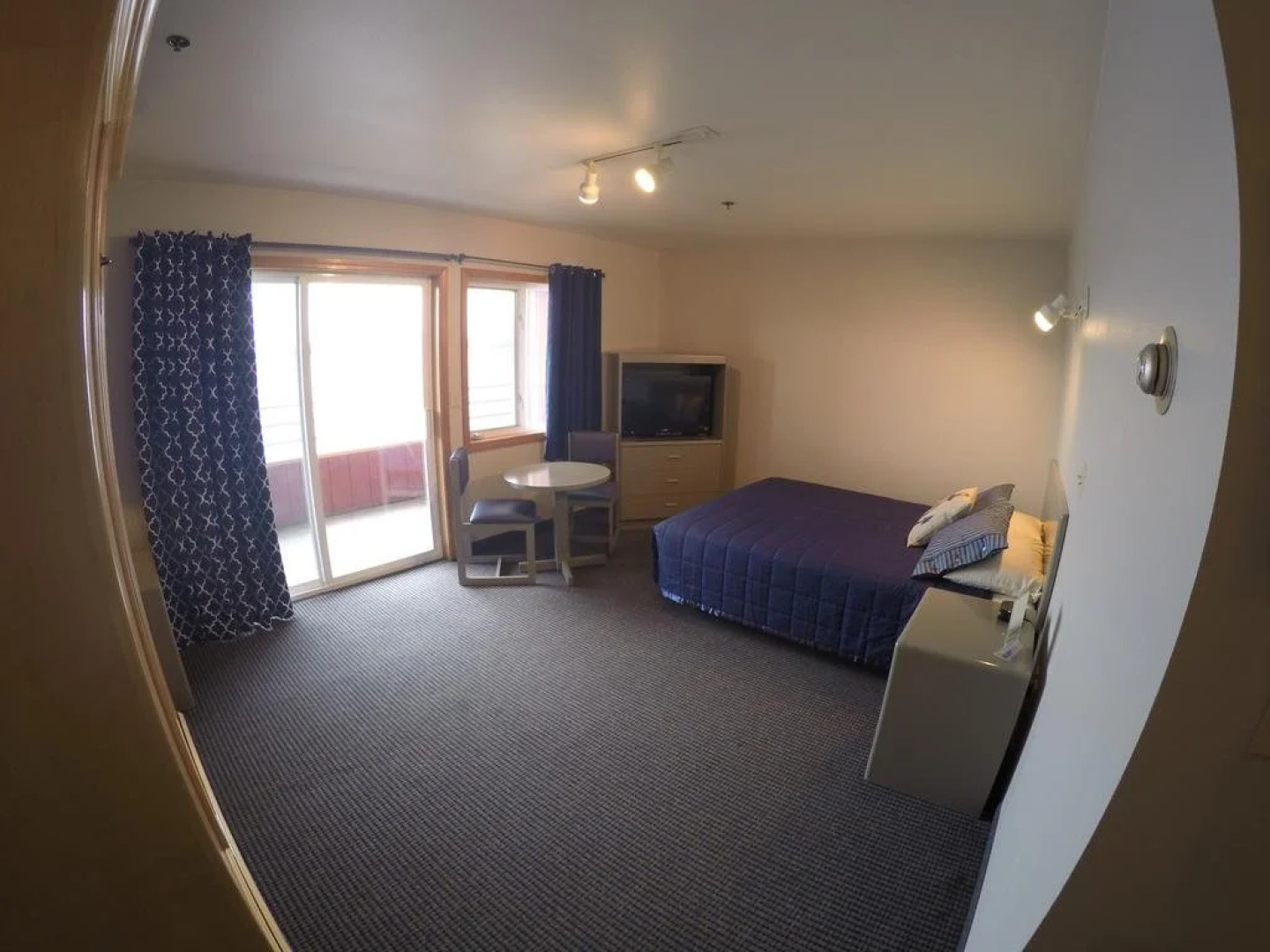 Cascade Creek Inn & Charters